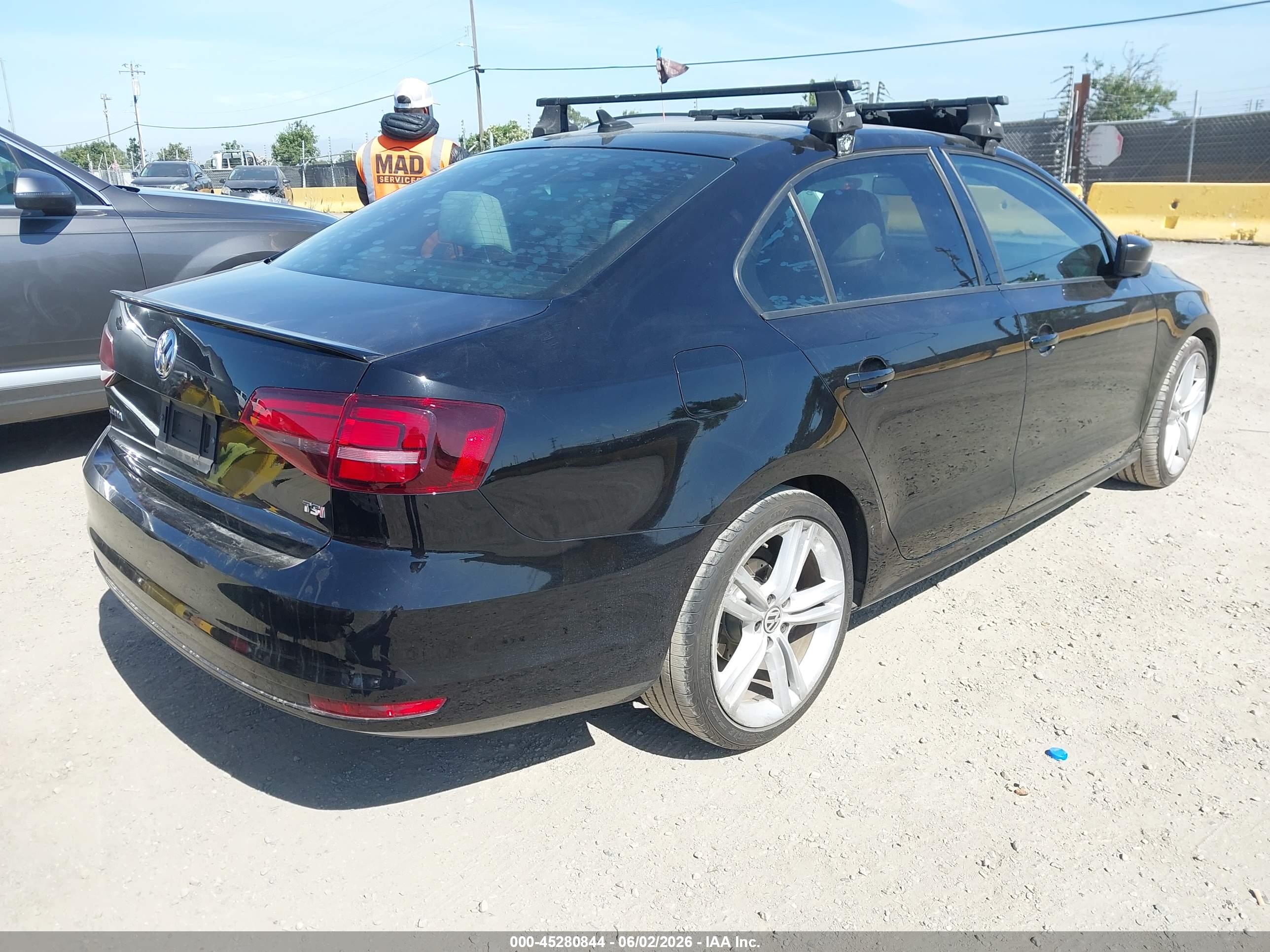 VOLKSWAGEN JETTA image 4