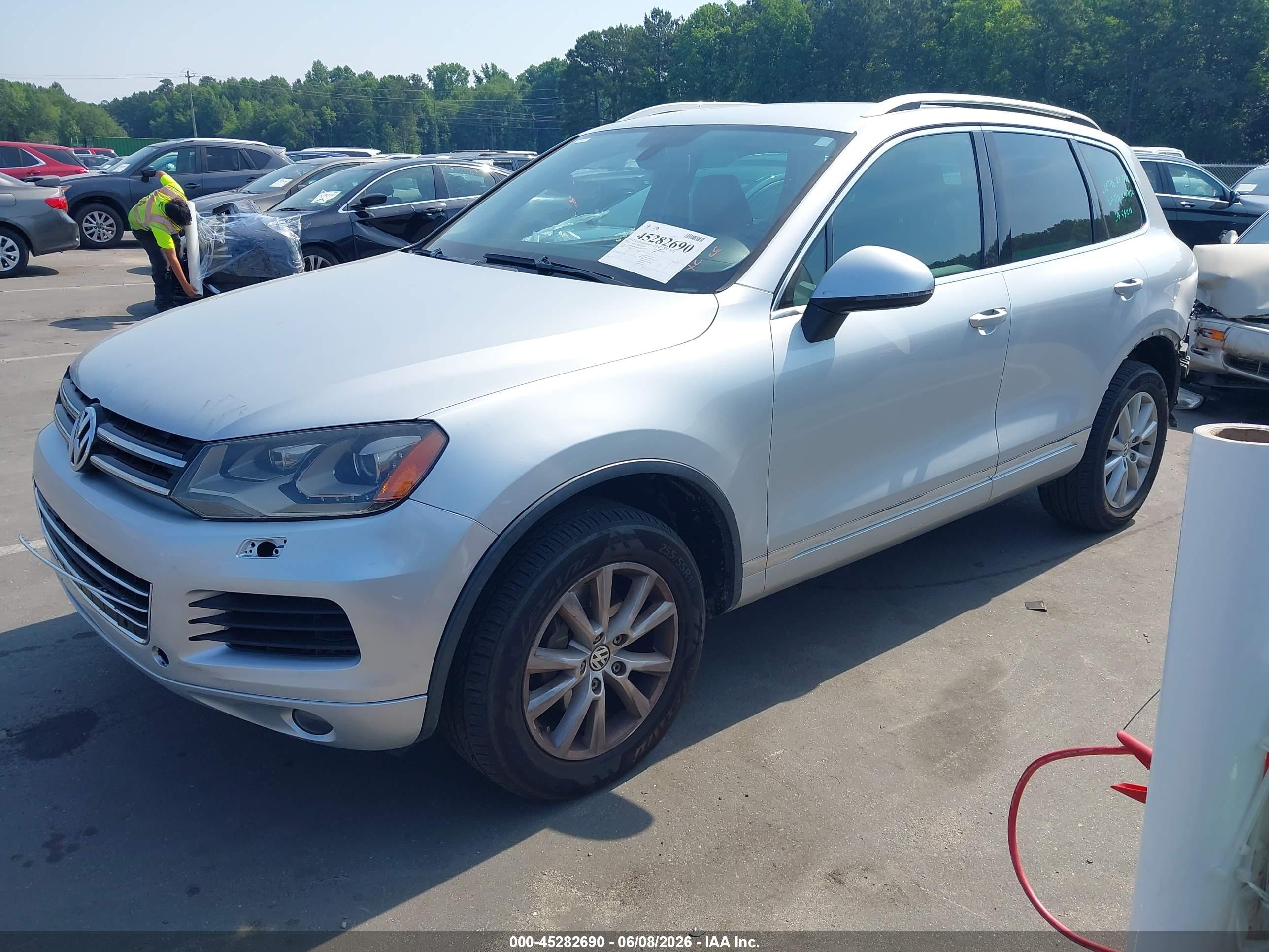 VOLKSWAGEN TOUAREG image 2