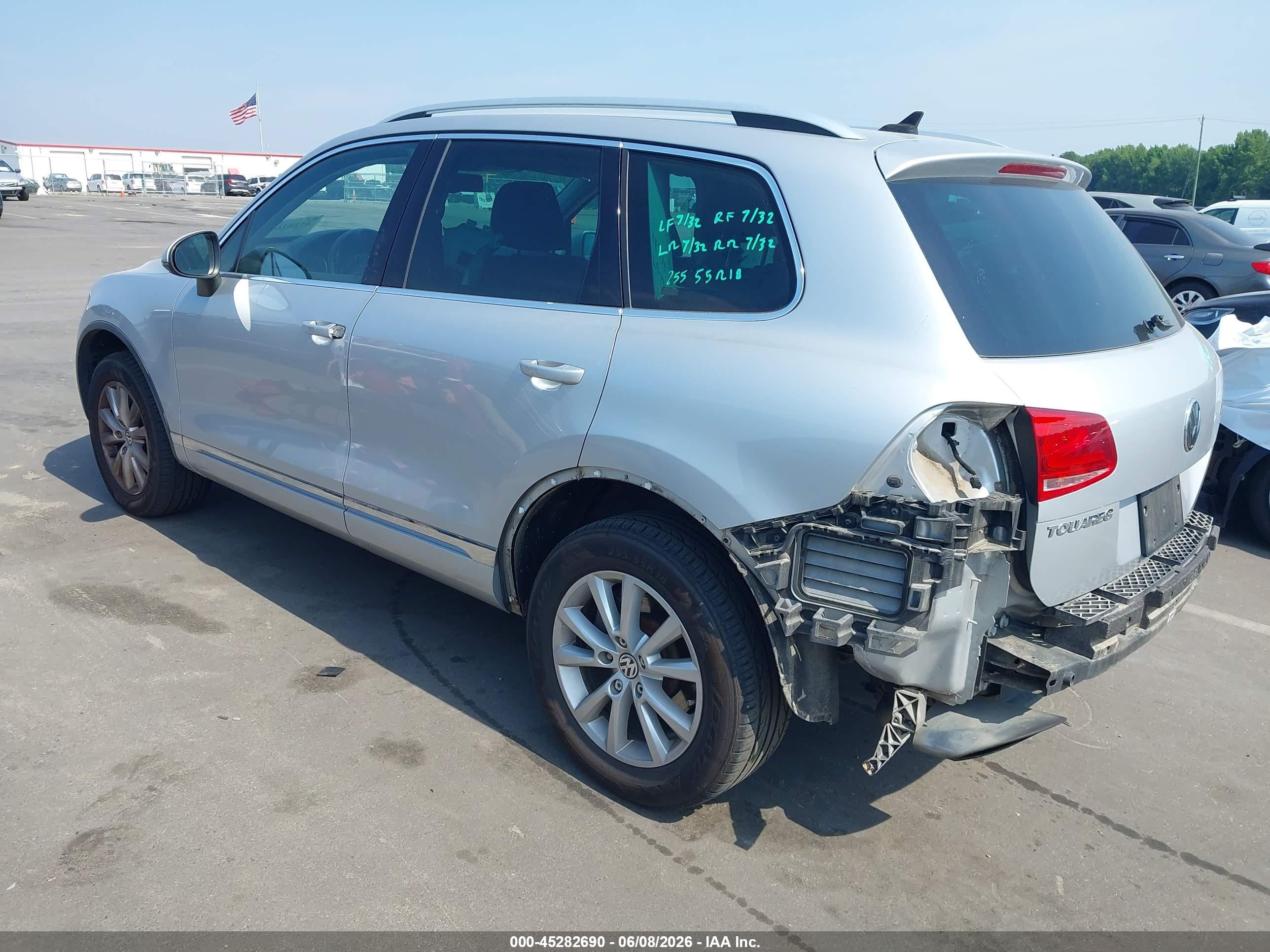 VOLKSWAGEN TOUAREG image 3