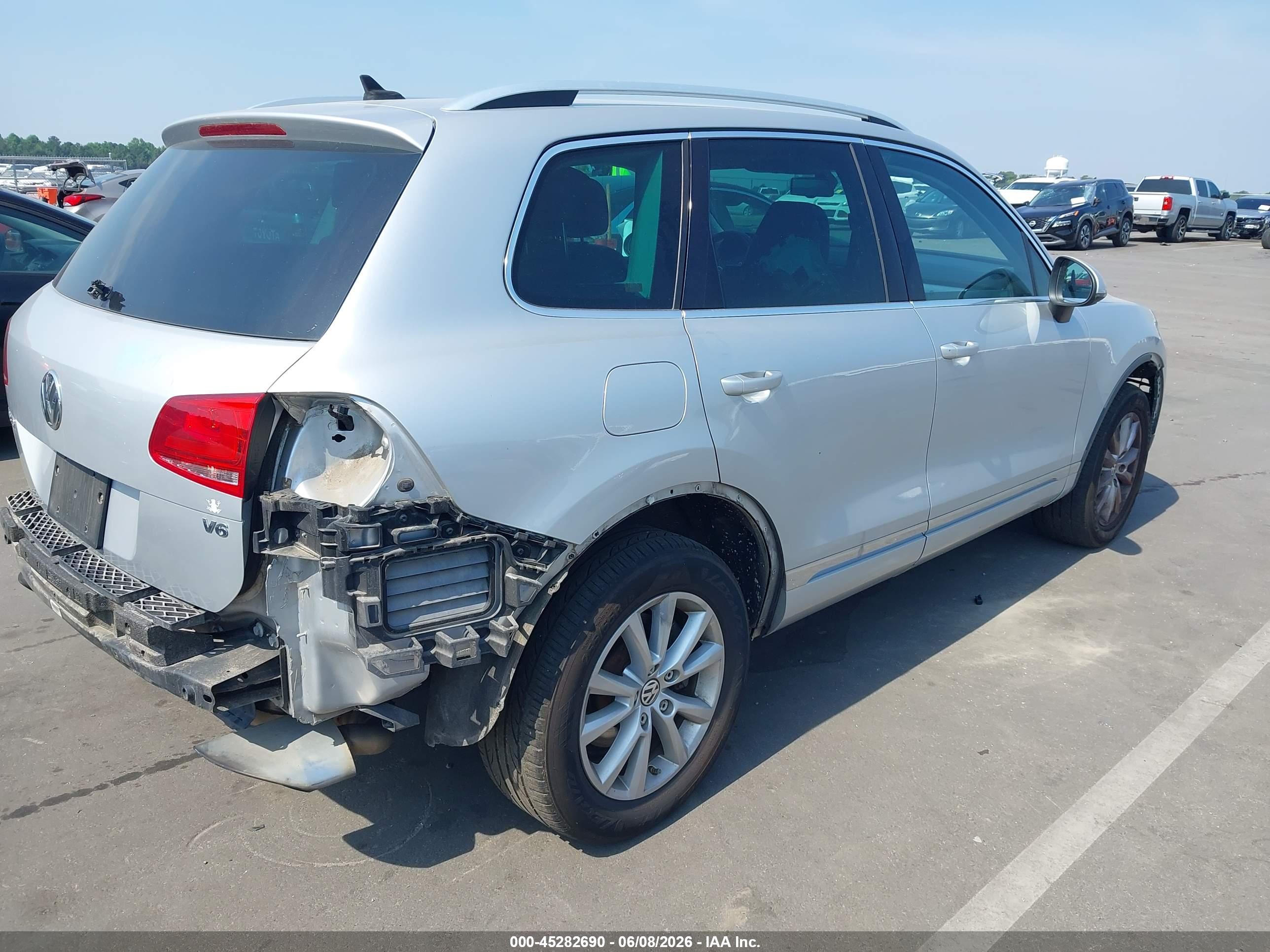 VOLKSWAGEN TOUAREG image 4