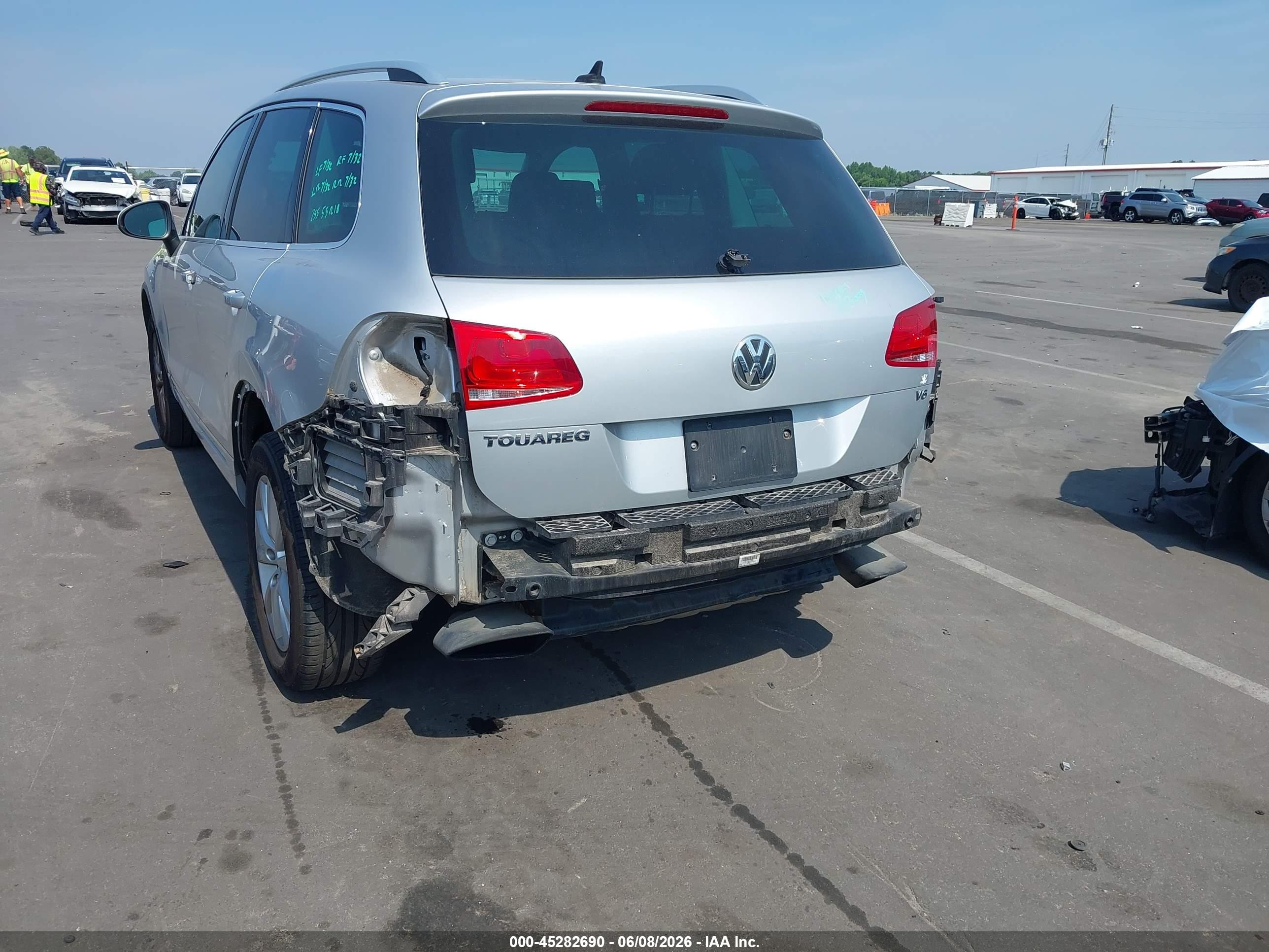 VOLKSWAGEN TOUAREG image 6