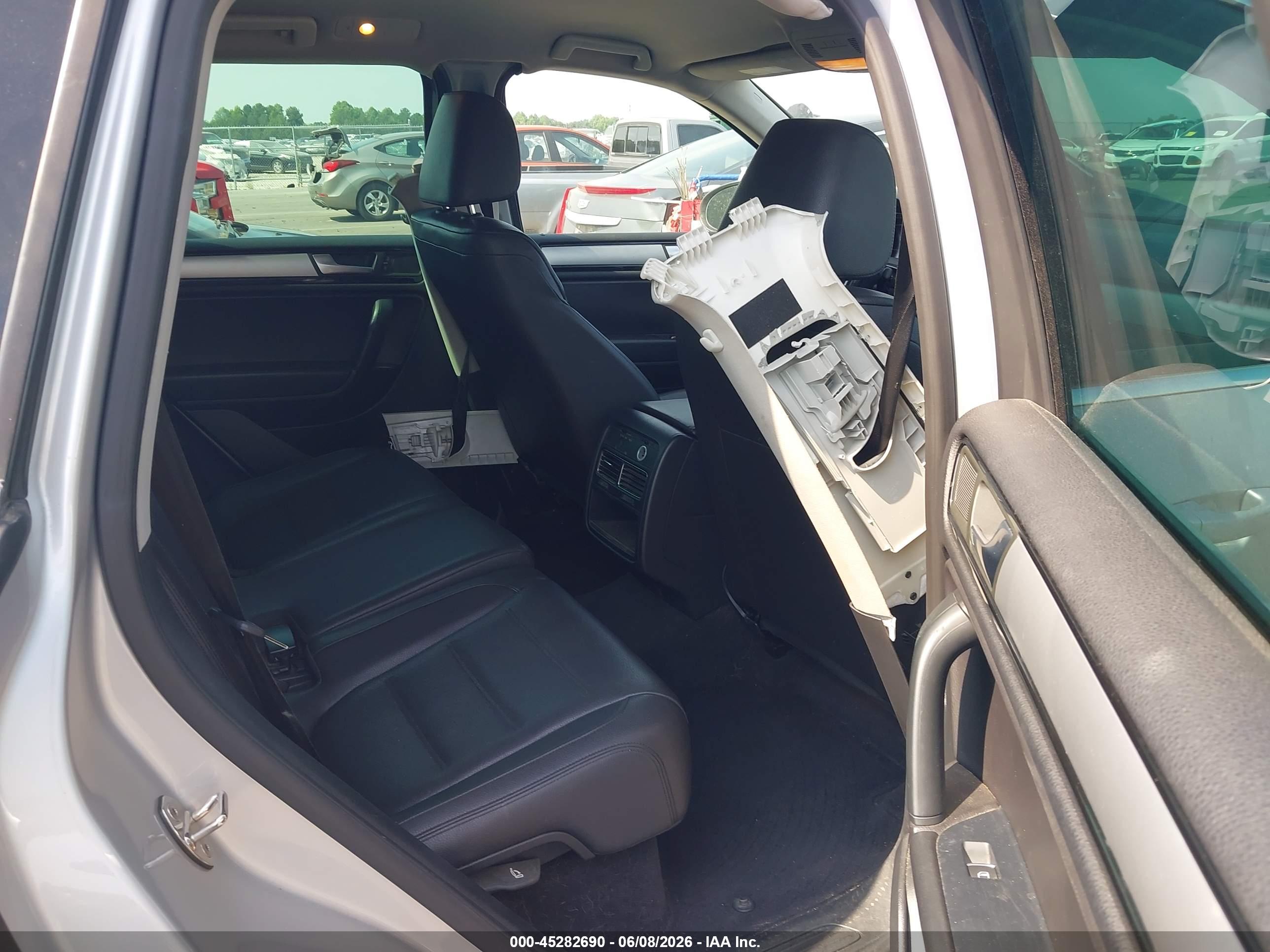 VOLKSWAGEN TOUAREG image 8