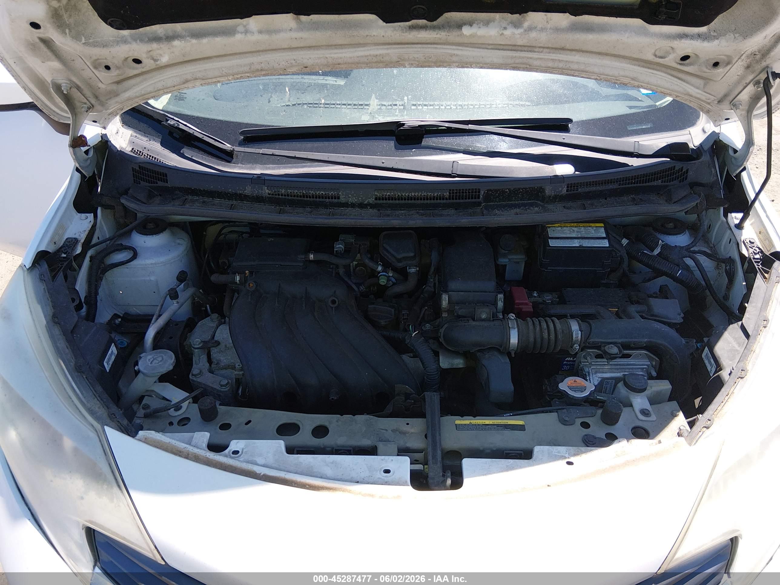 NISSAN VERSA image 10