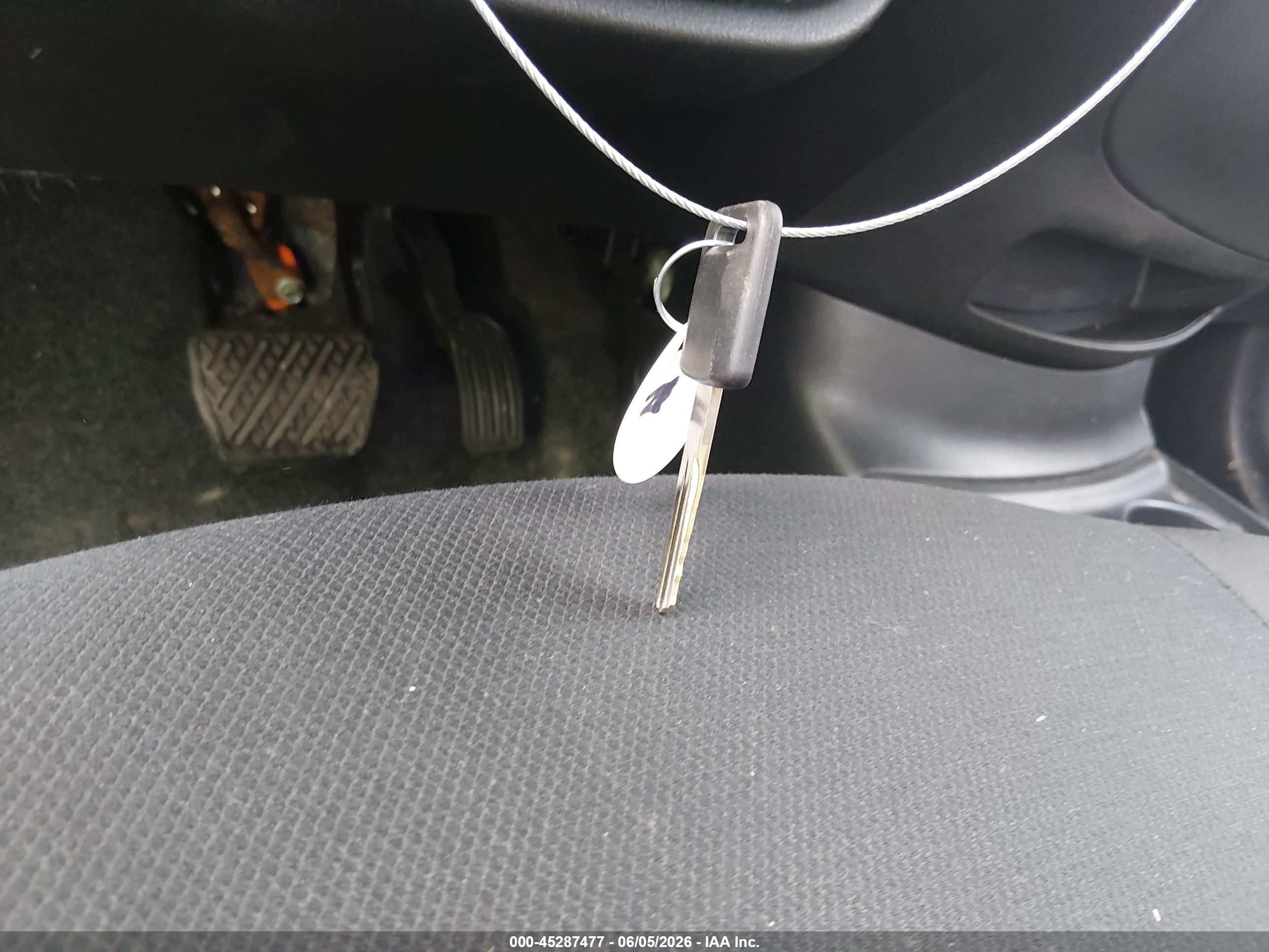 NISSAN VERSA image 11