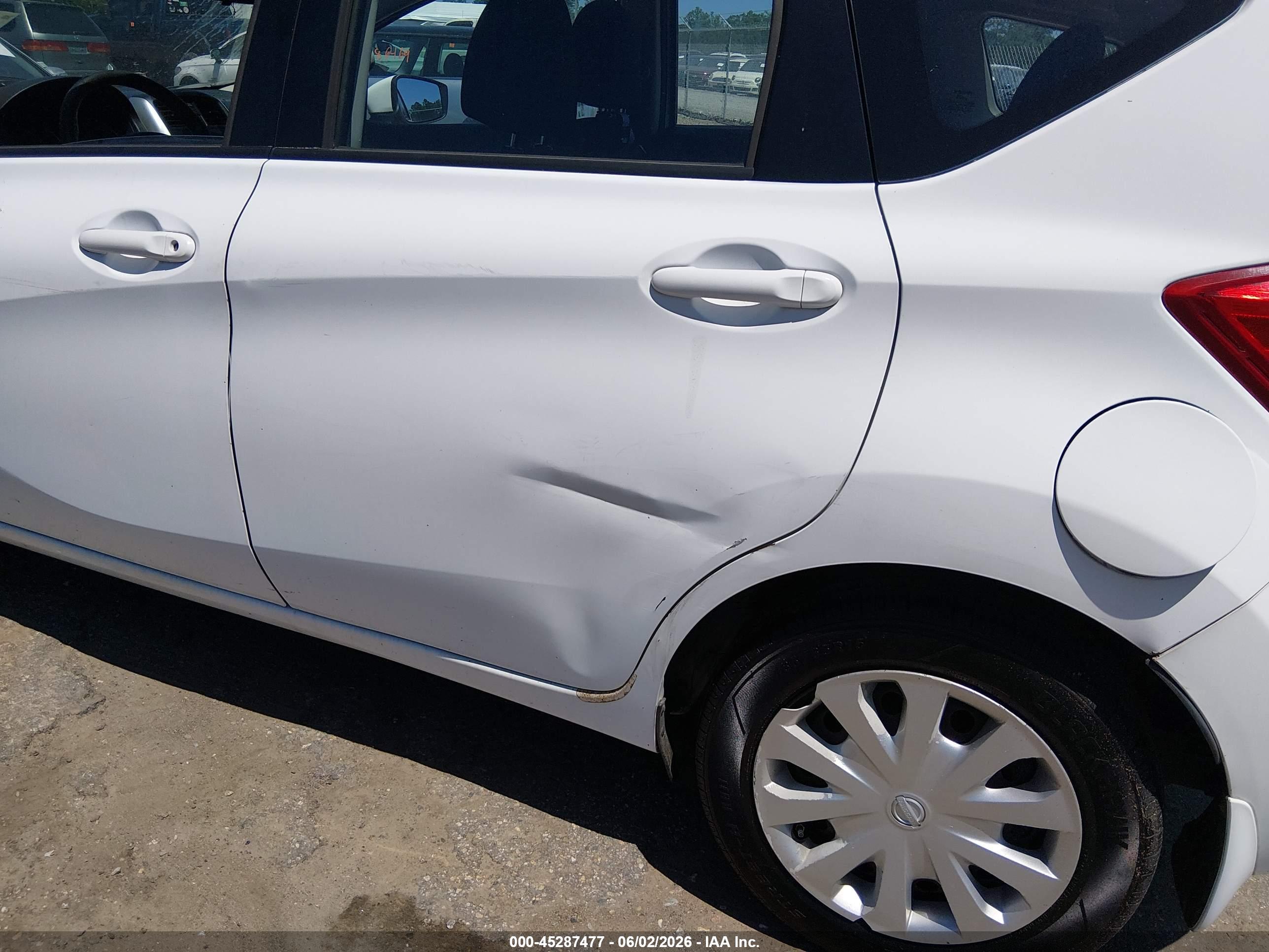 NISSAN VERSA image 6
