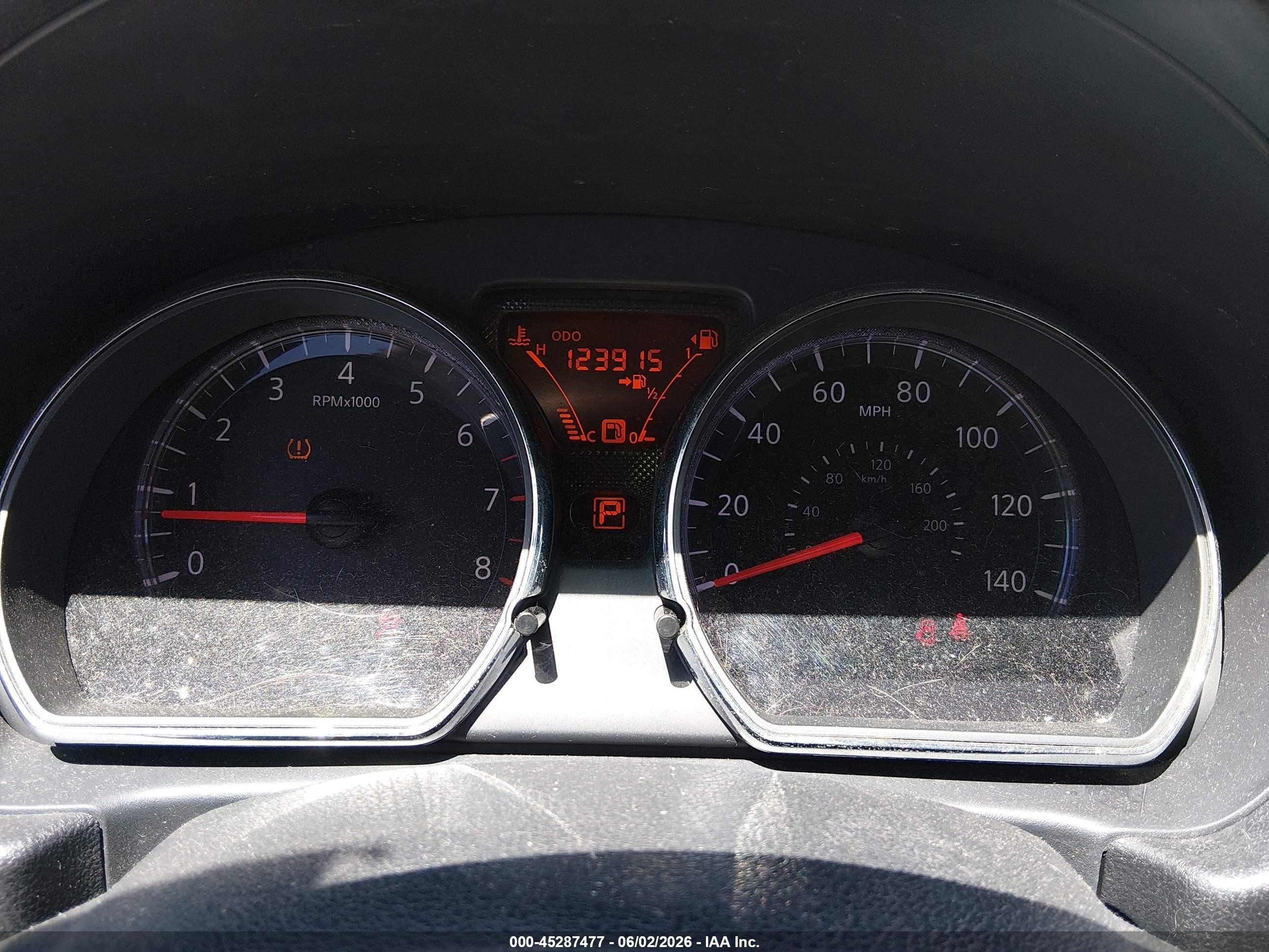 NISSAN VERSA image 7