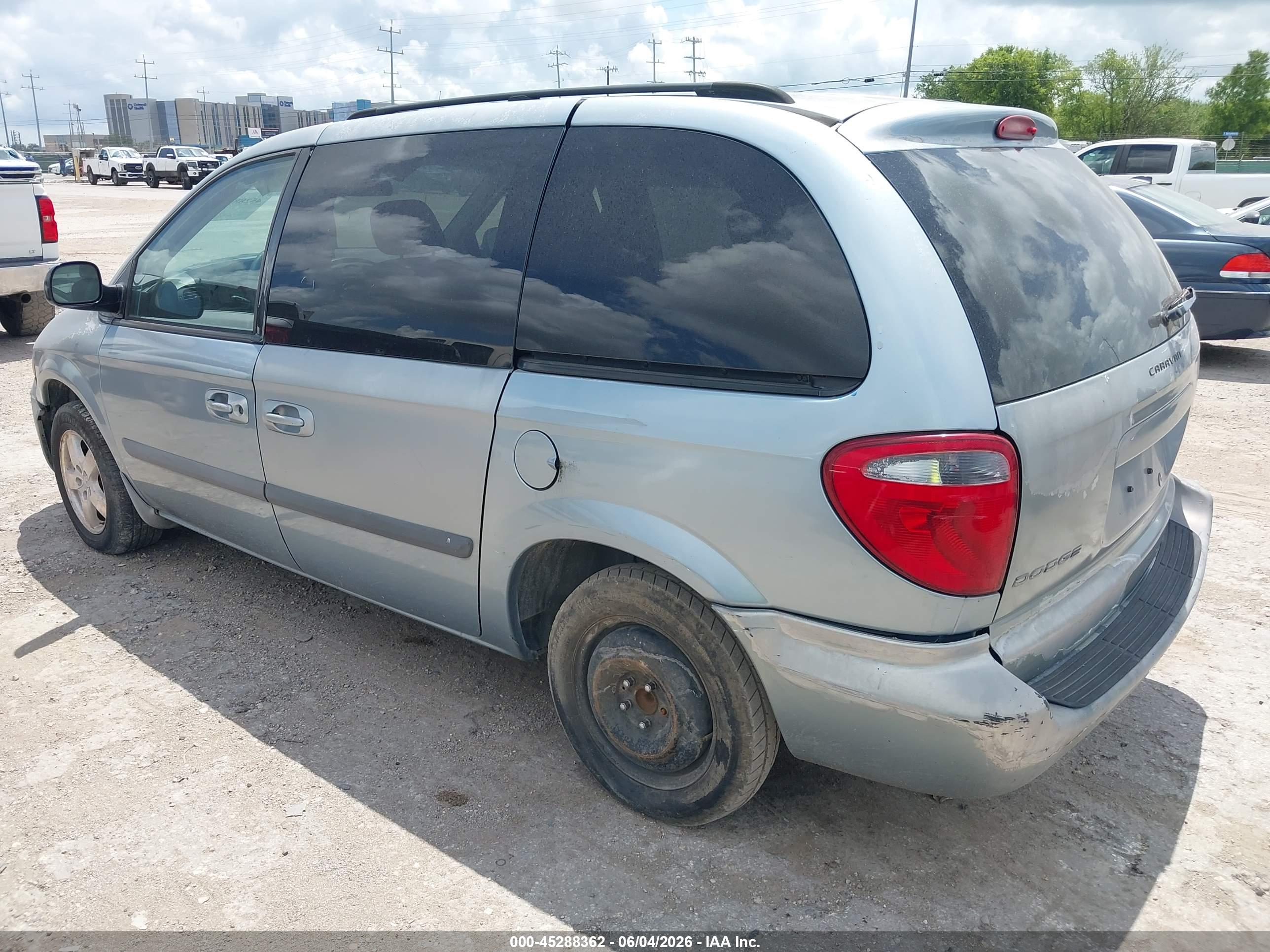 DODGE CARAVAN image 3