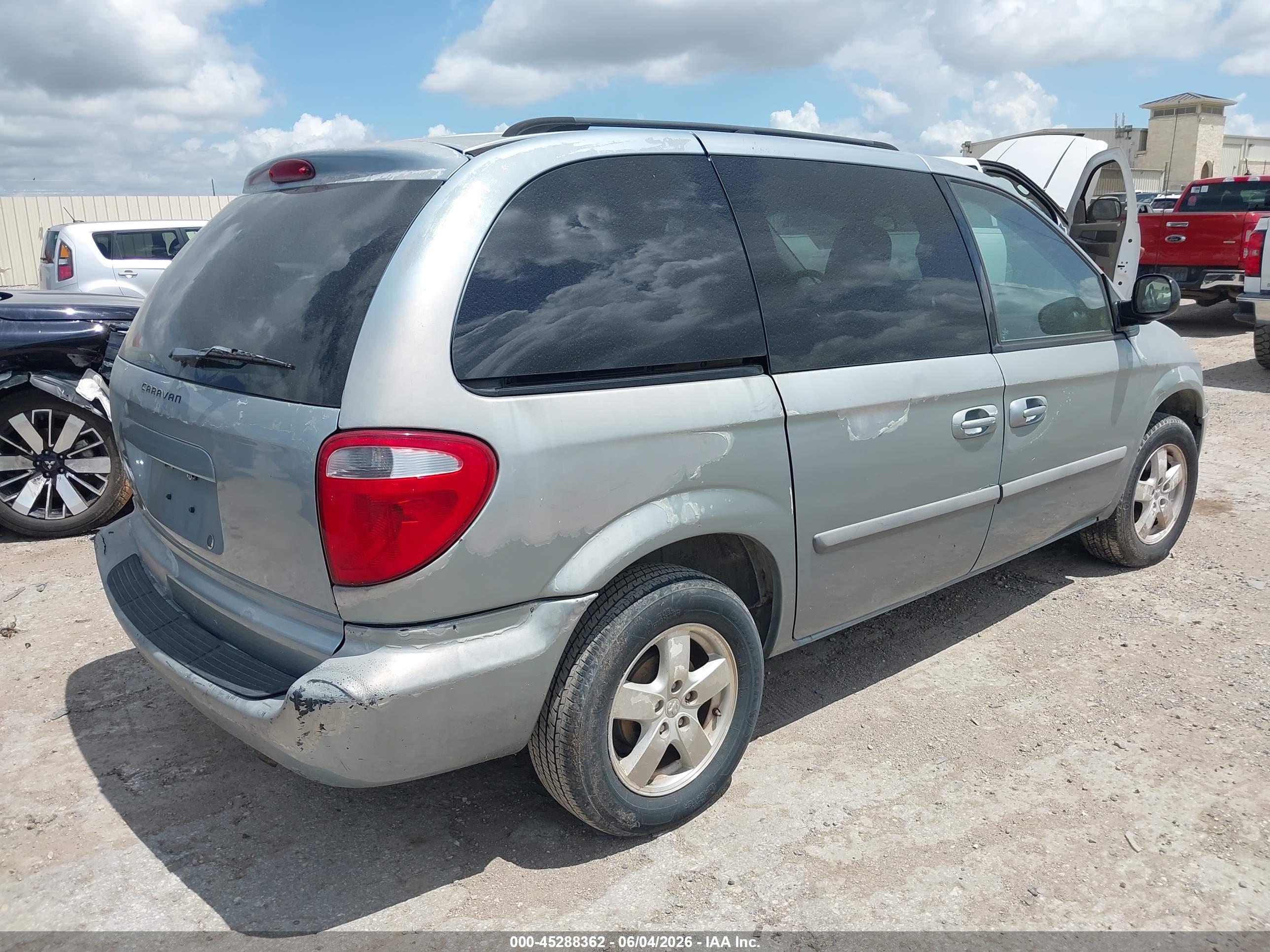 DODGE CARAVAN image 4