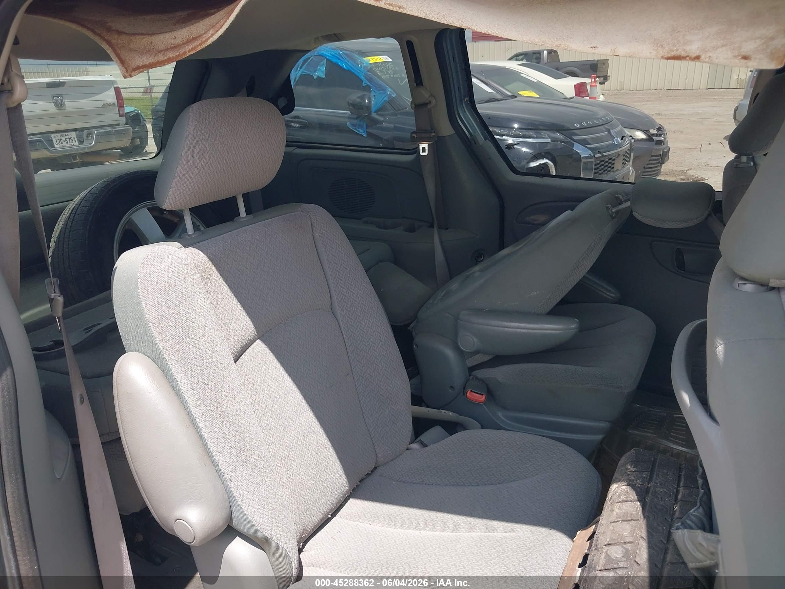 DODGE CARAVAN image 8