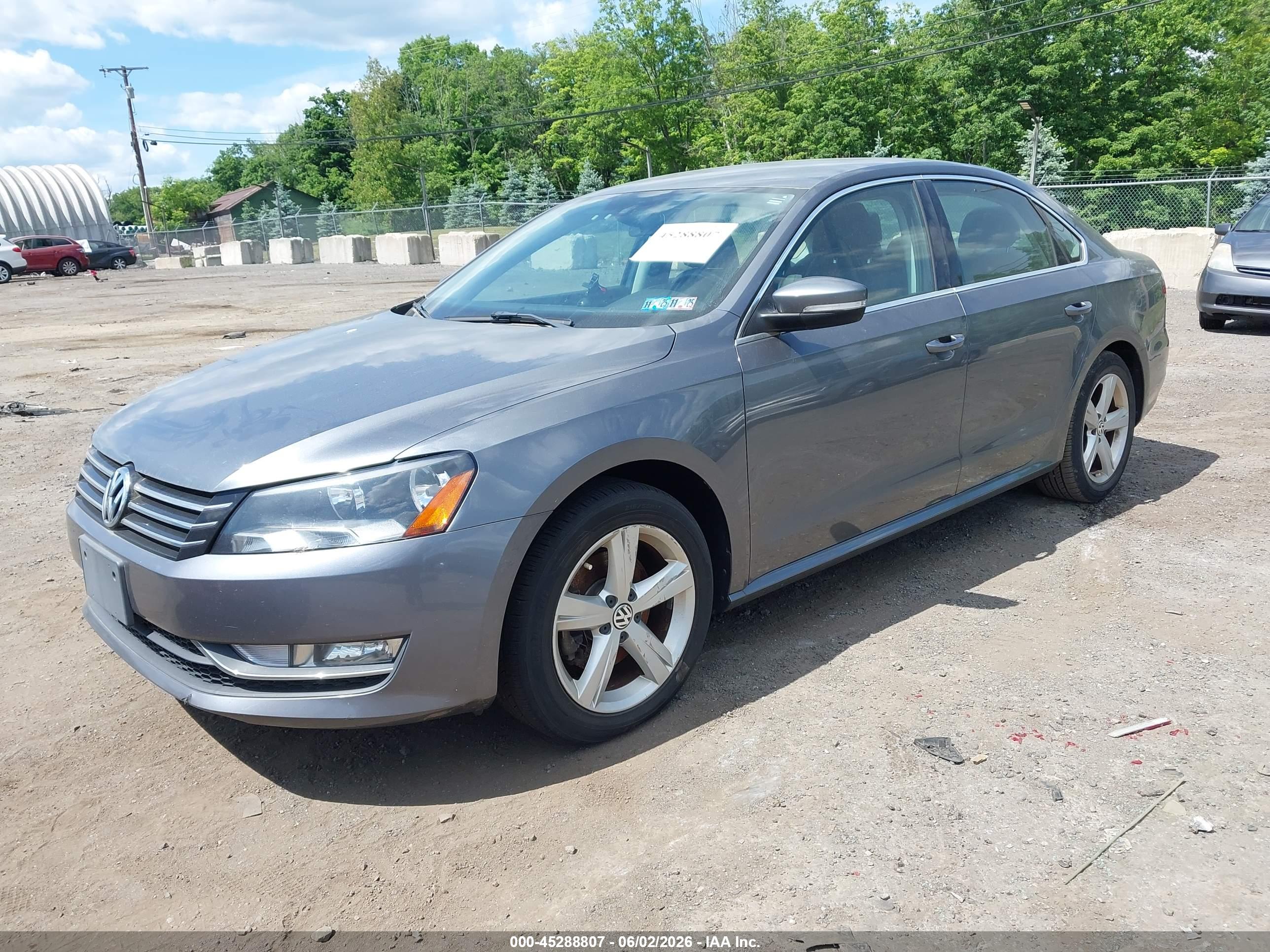 VOLKSWAGEN PASSAT image 2