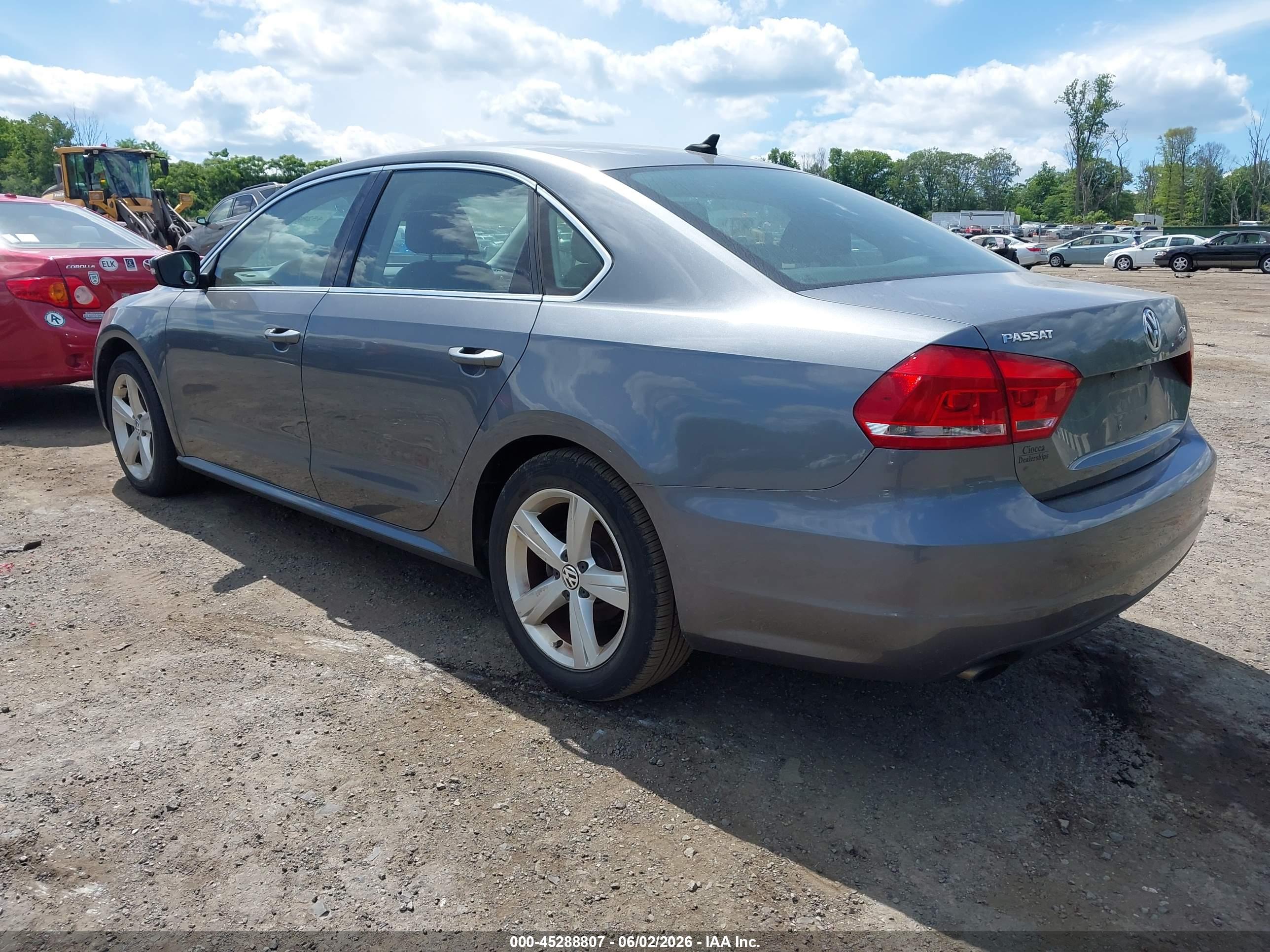 VOLKSWAGEN PASSAT image 3