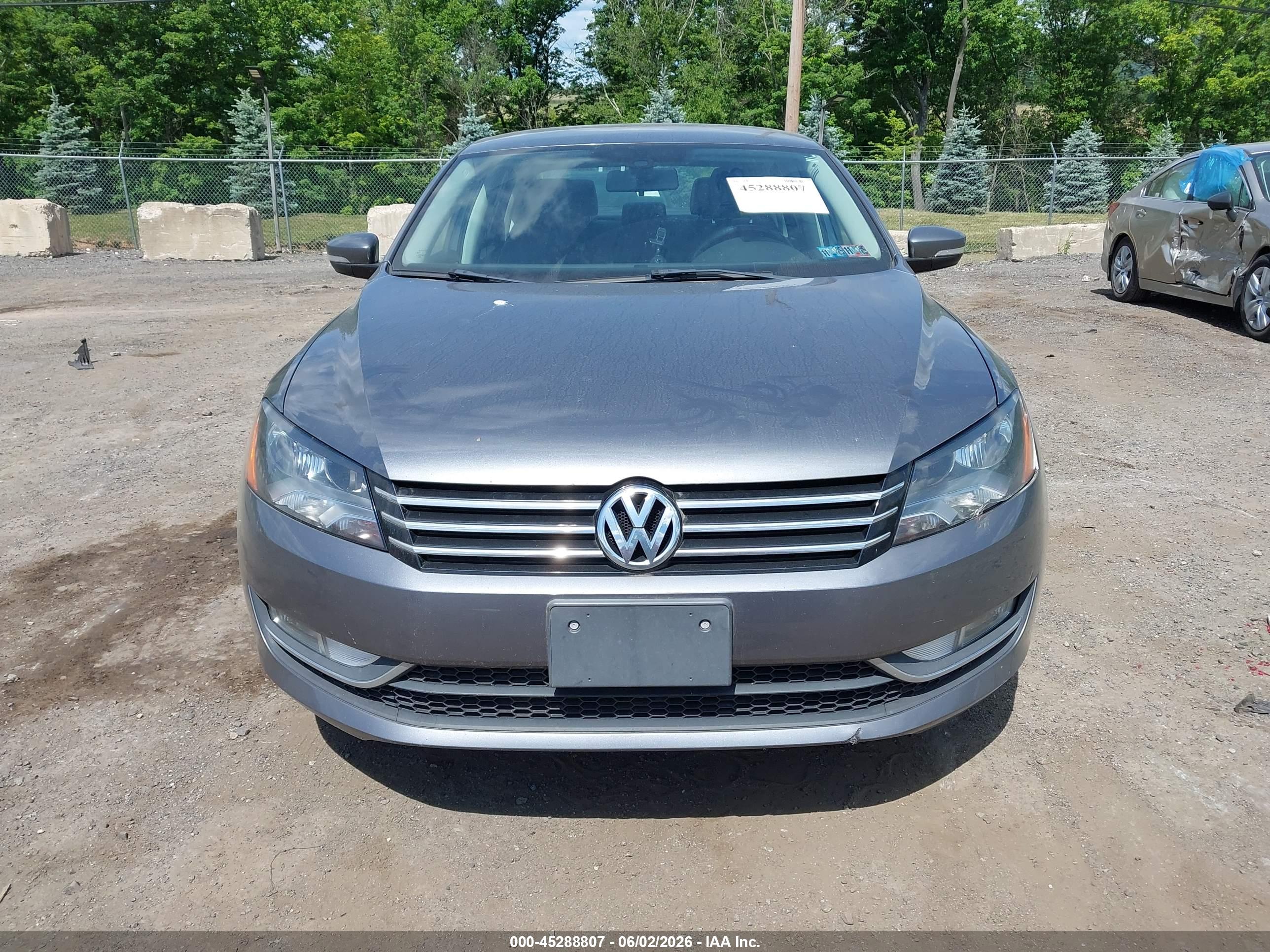 VOLKSWAGEN PASSAT image 6