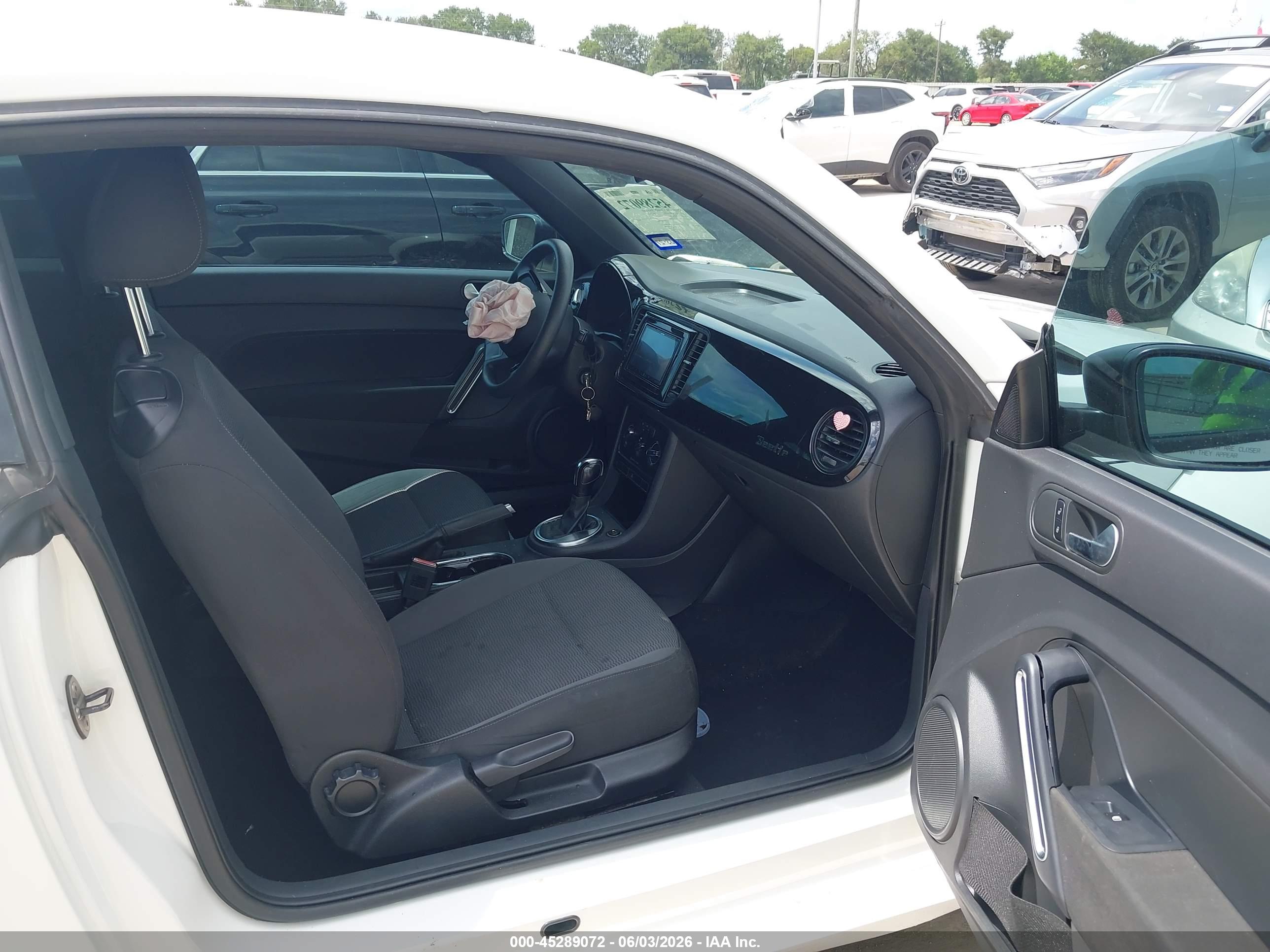 VOLKSWAGEN BEETLE image 5