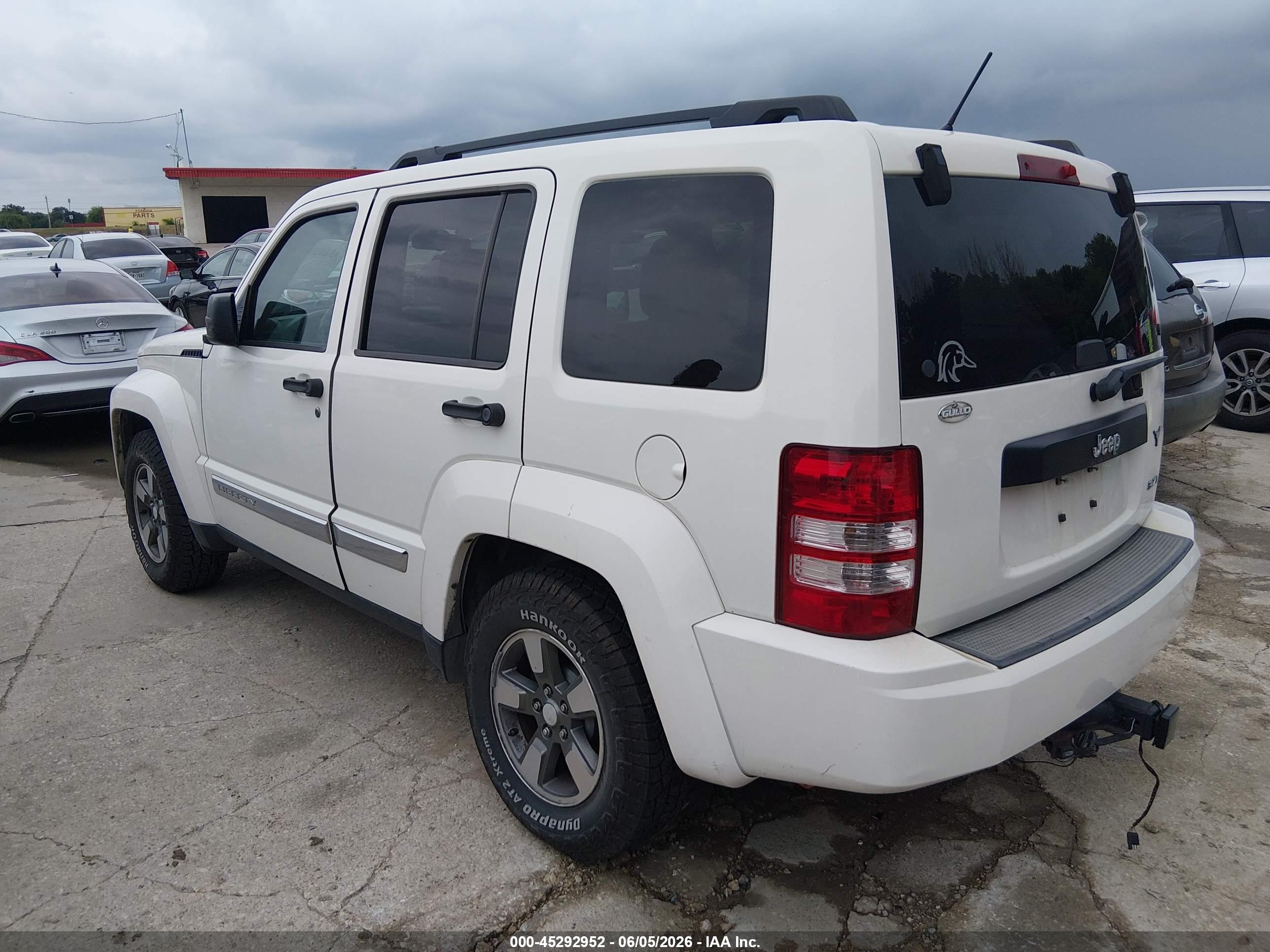 JEEP LIBERTY image 3