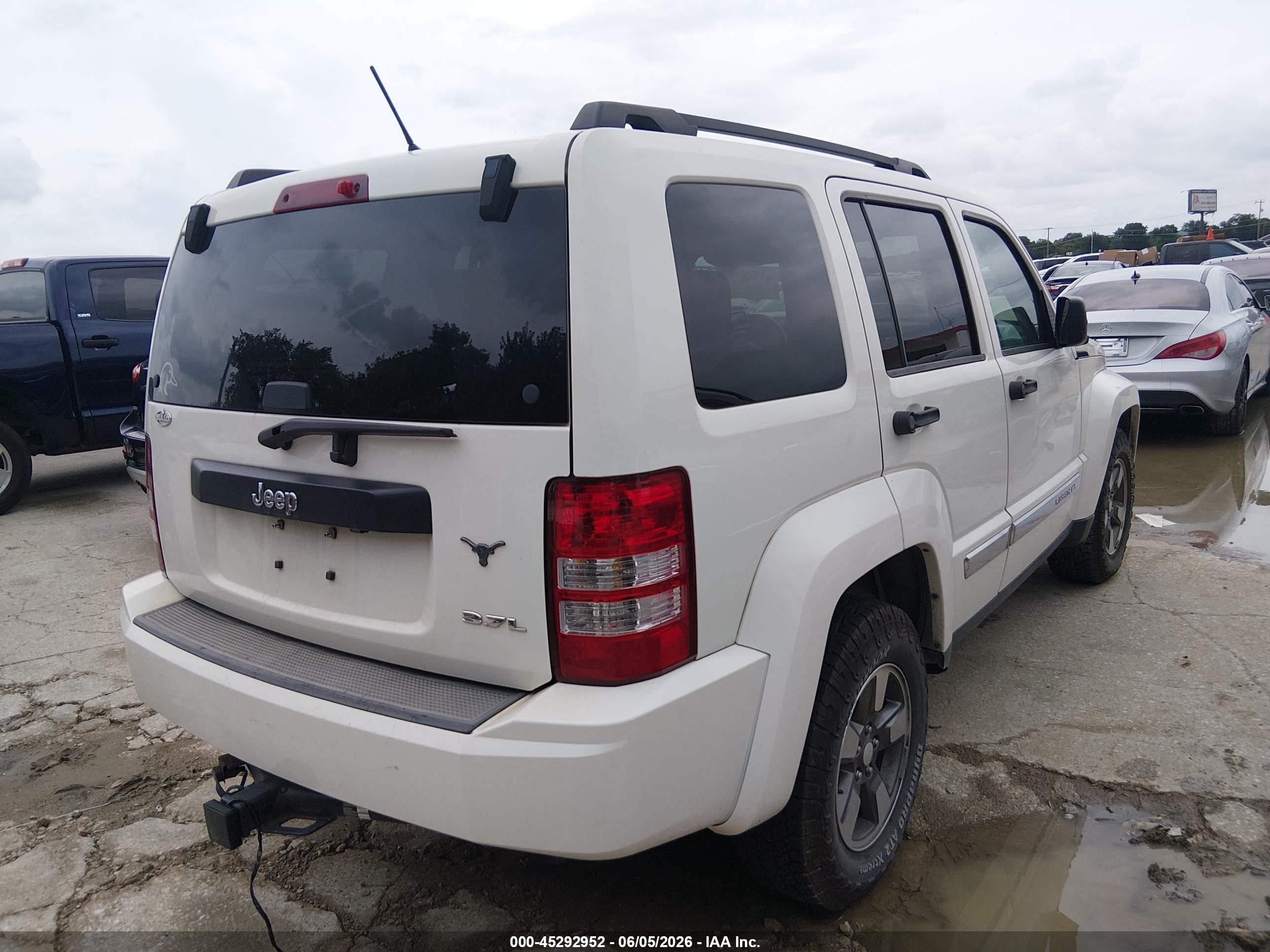 JEEP LIBERTY image 4