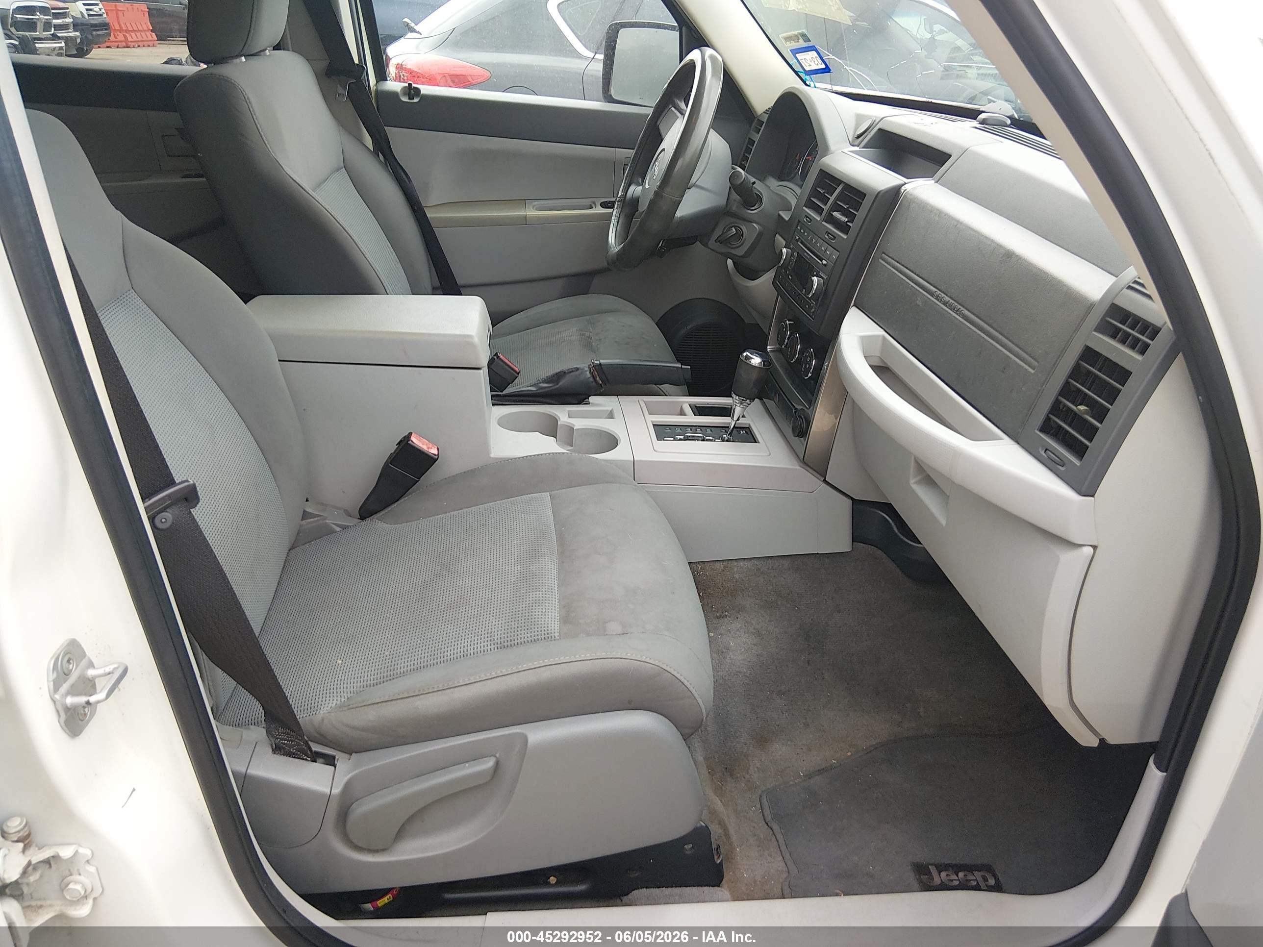 JEEP LIBERTY image 5