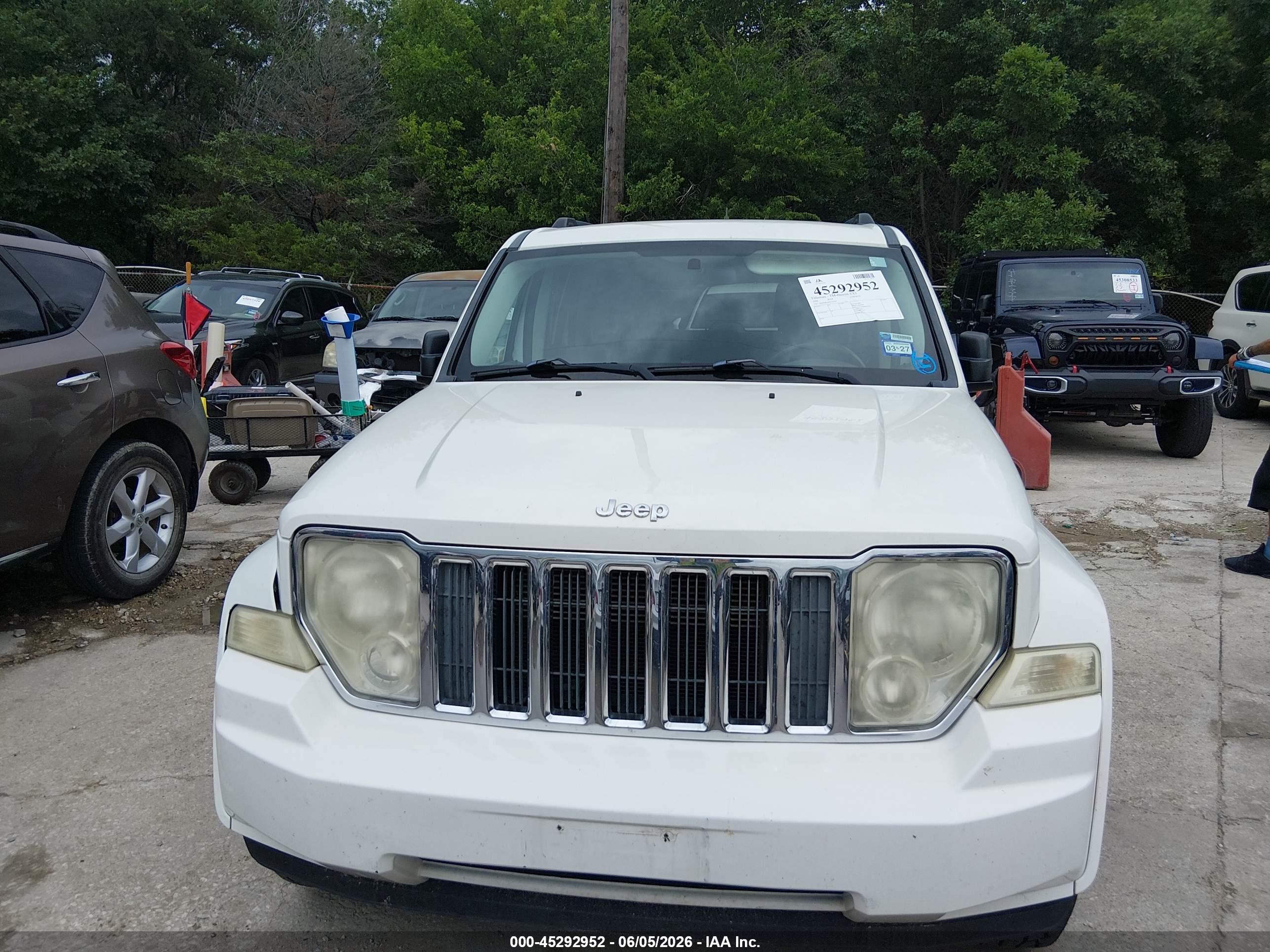 JEEP LIBERTY image 6