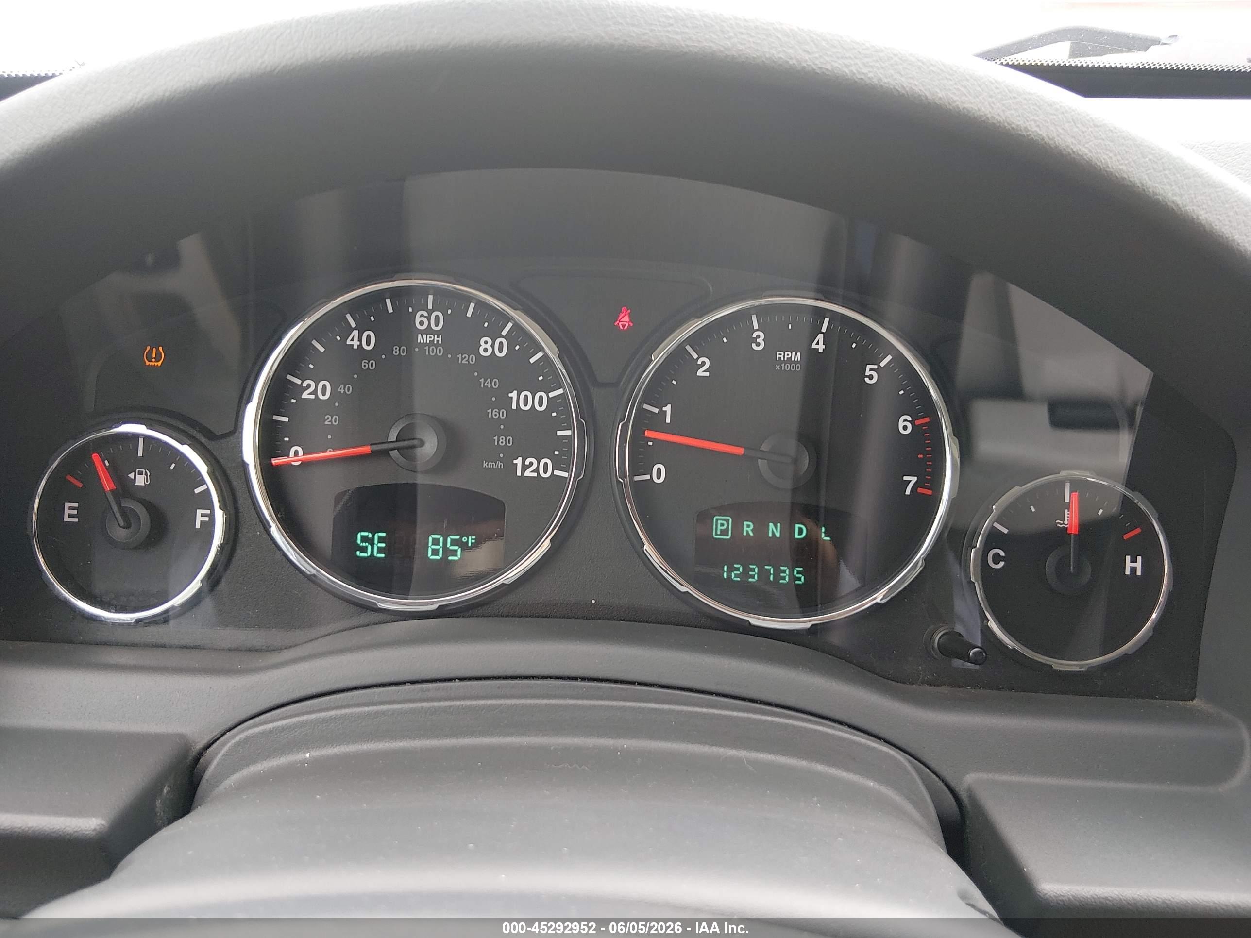 JEEP LIBERTY image 7