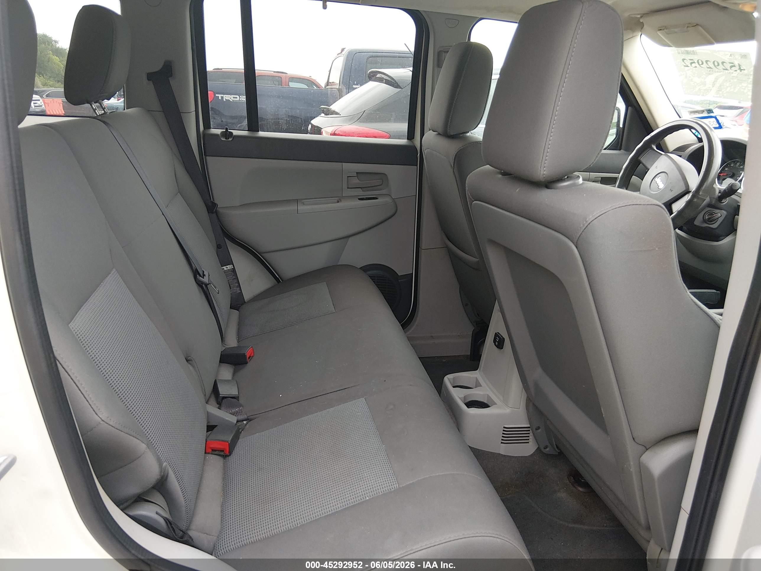 JEEP LIBERTY image 8