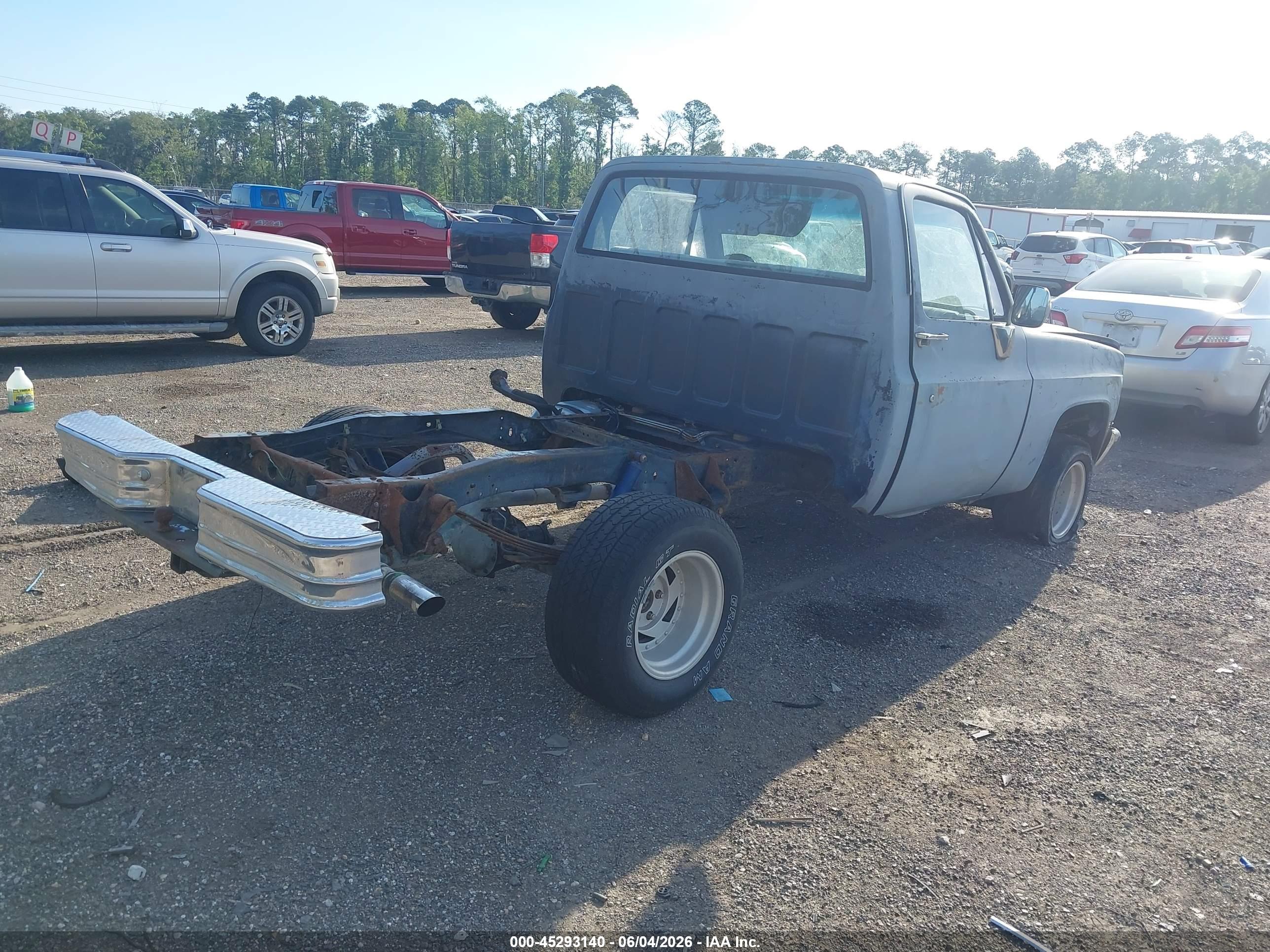CHEVROLET R10 image 4