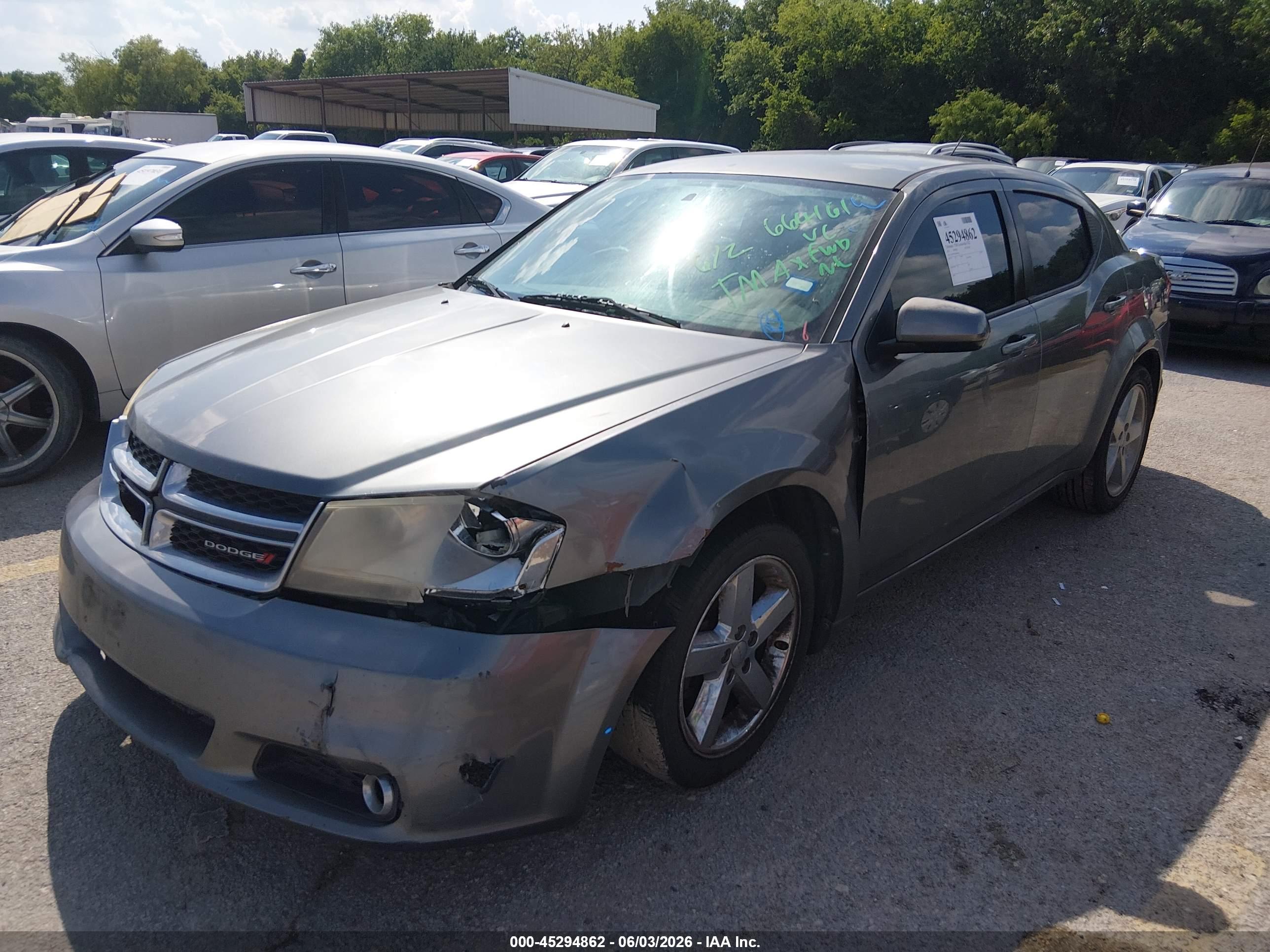 DODGE AVENGER image 2