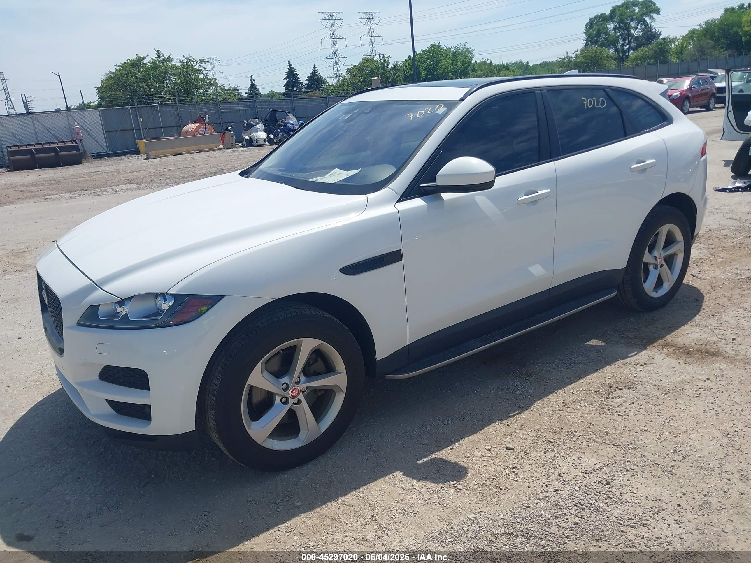 JAGUAR F-PACE image 2