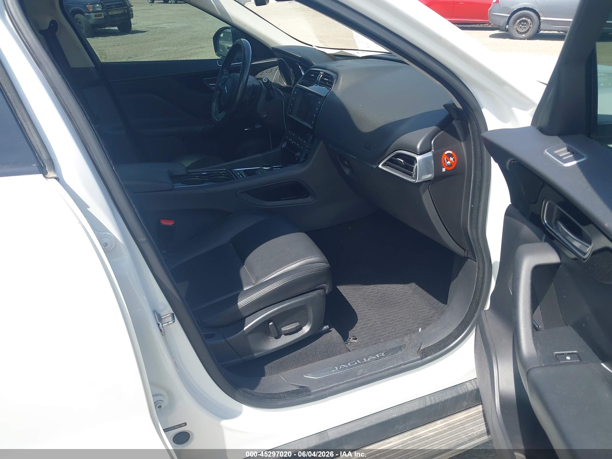 JAGUAR F-PACE image 5