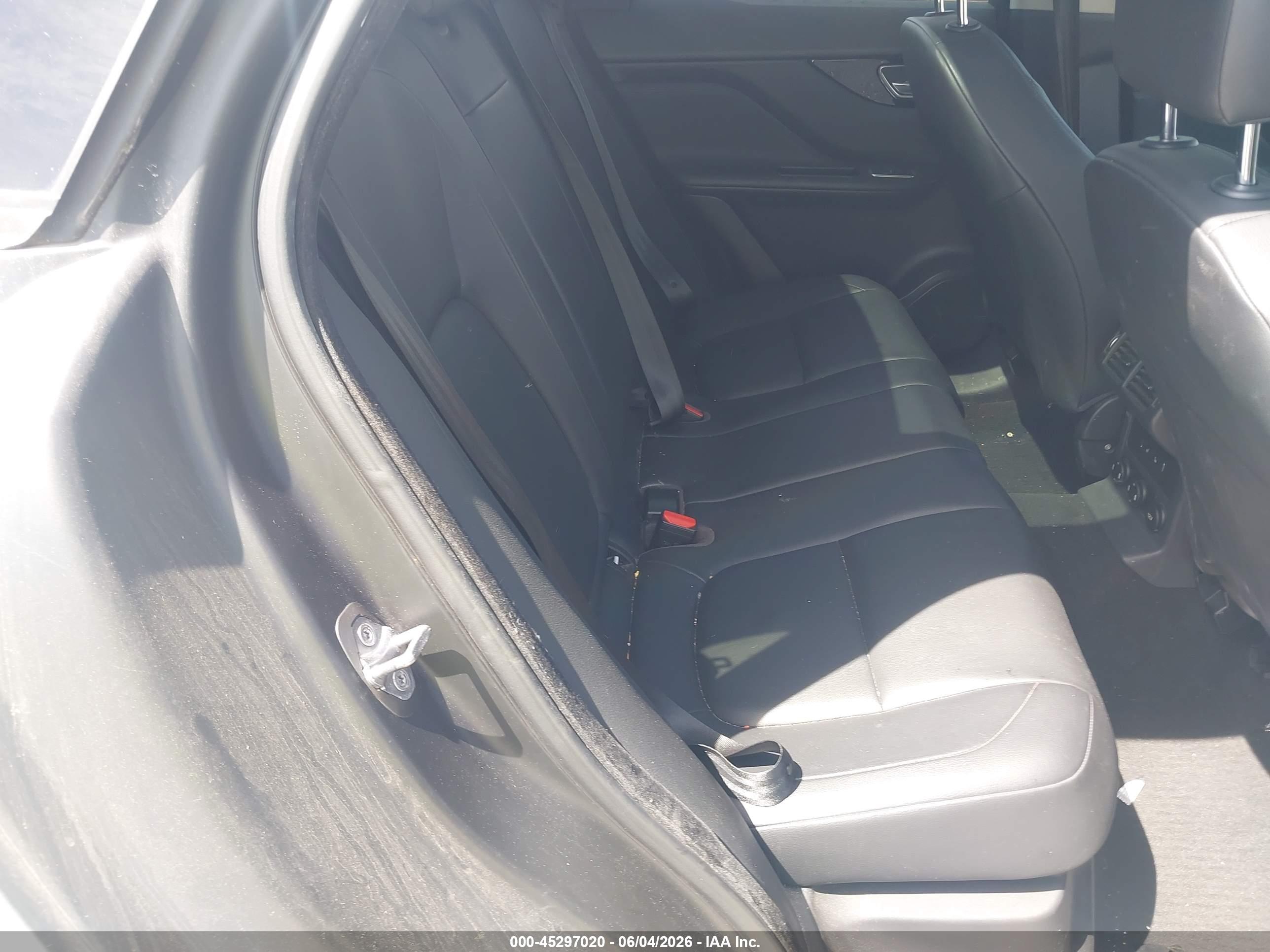 JAGUAR F-PACE image 8