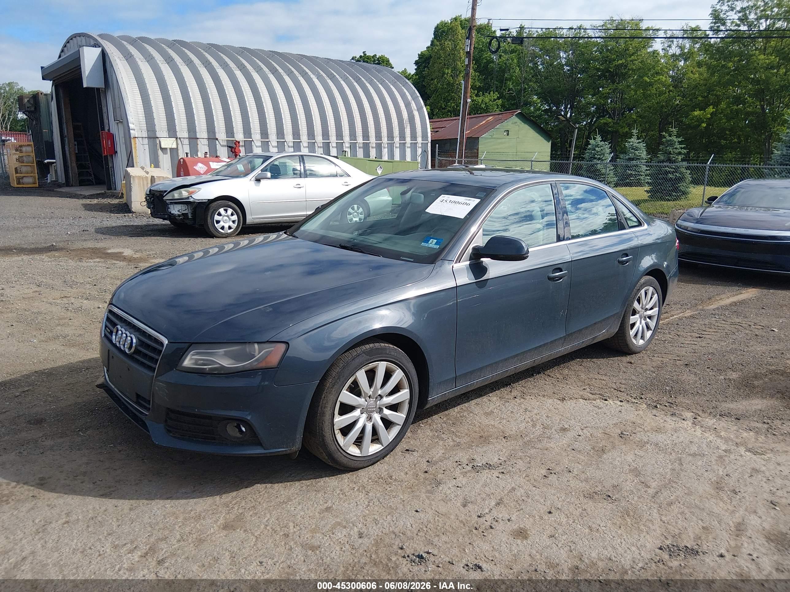 AUDI A4 image 2
