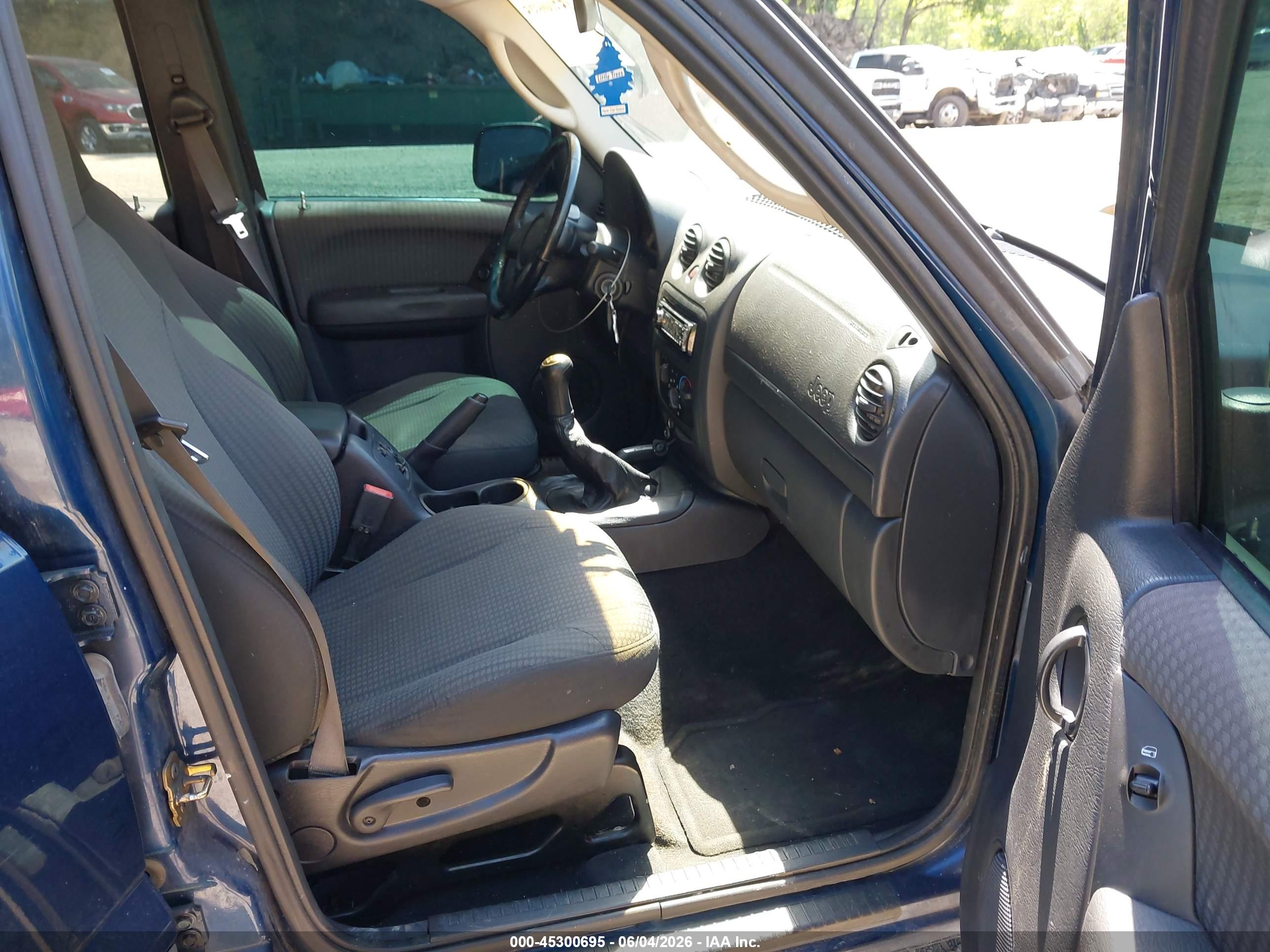 JEEP LIBERTY image 5