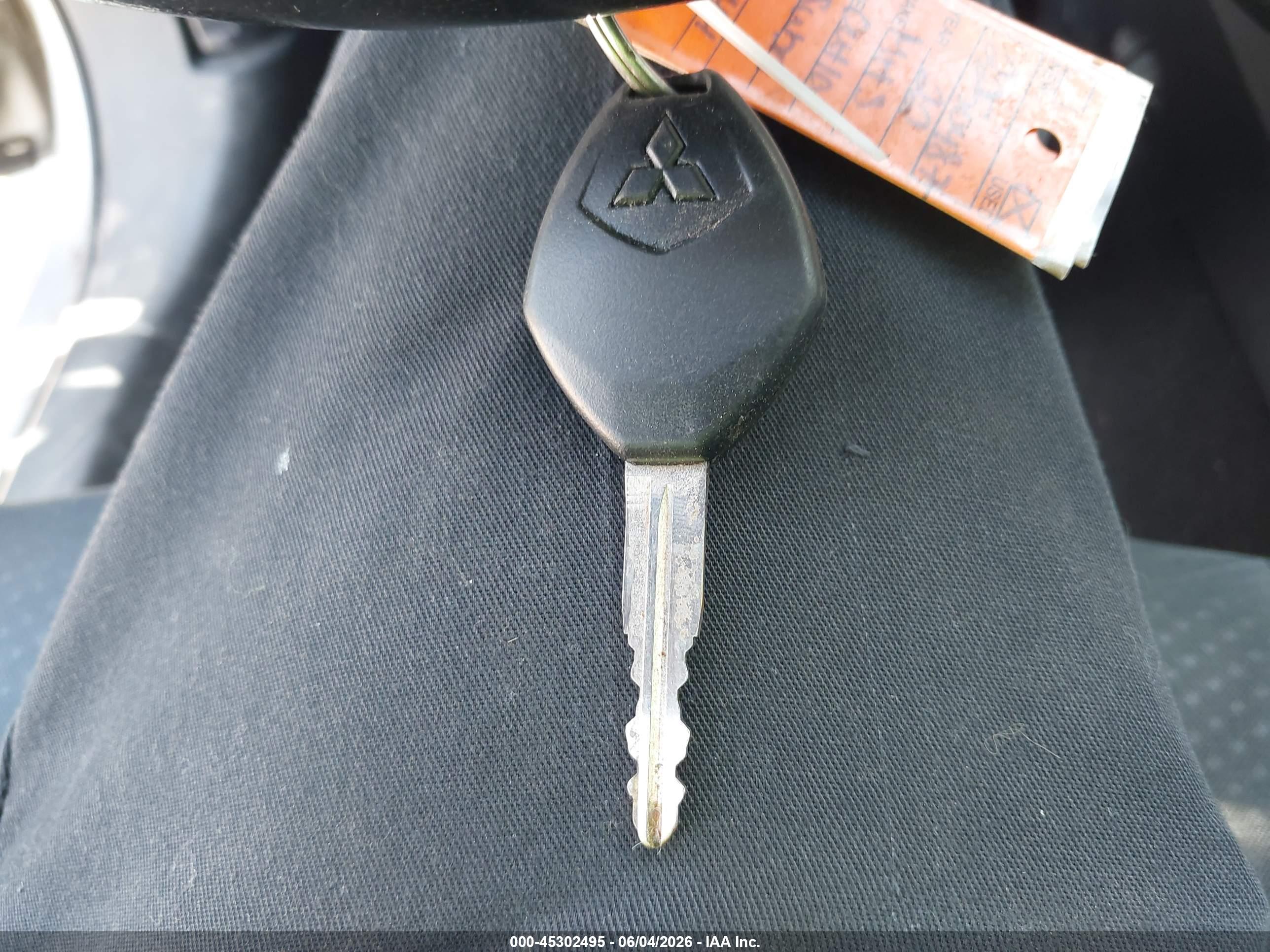 MITSUBISHI OUTLANDER image 11