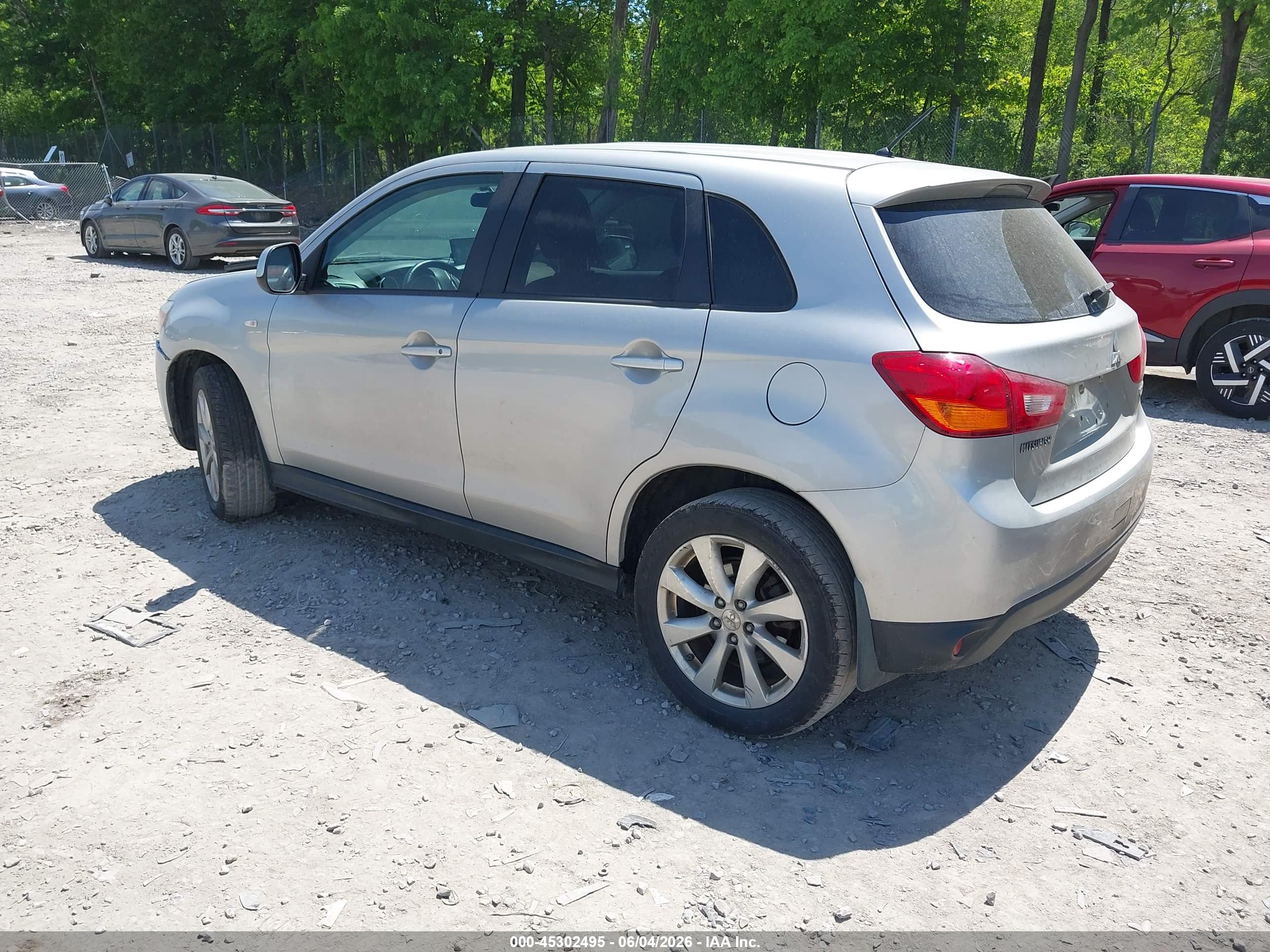 MITSUBISHI OUTLANDER image 3