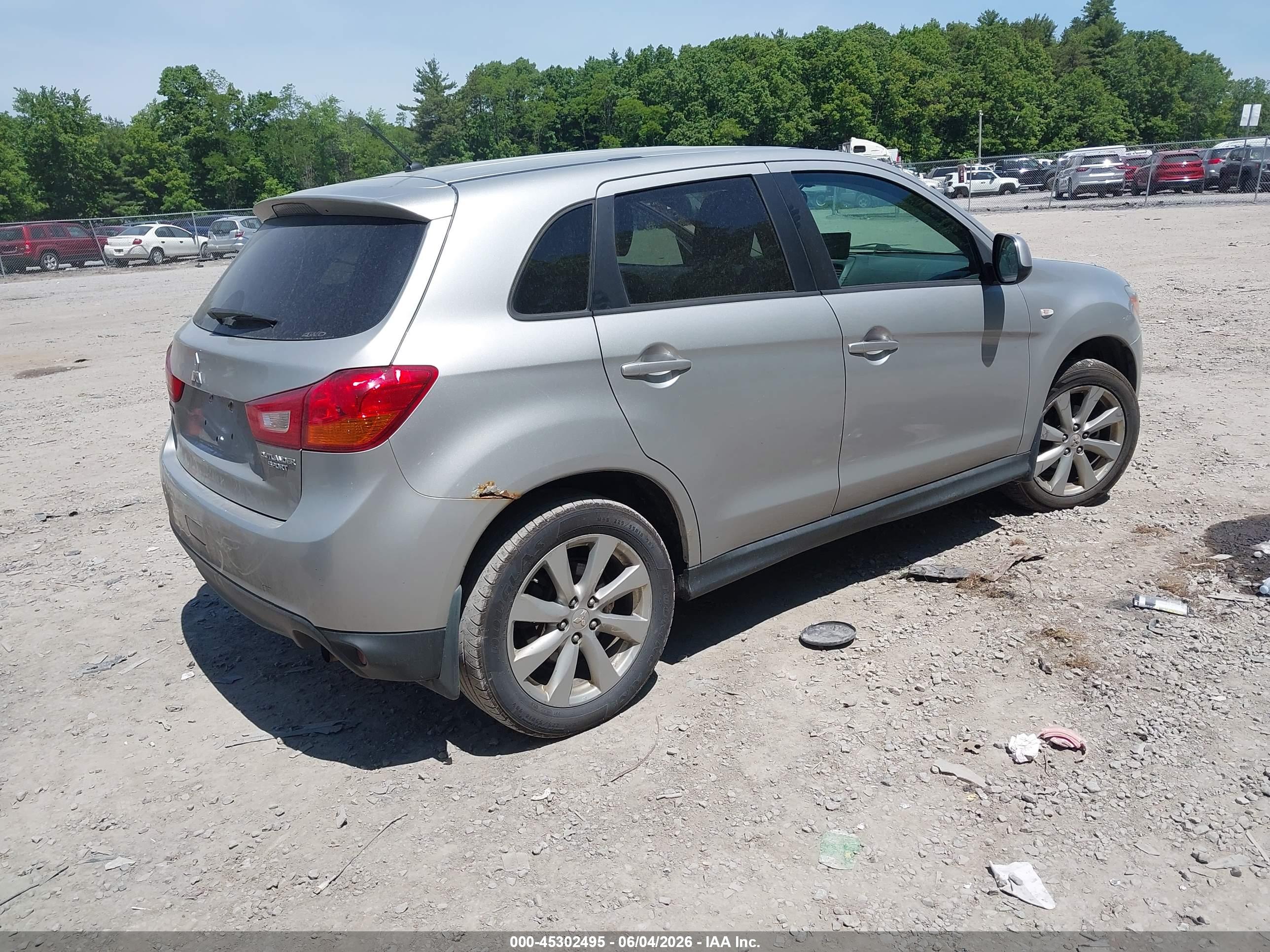 MITSUBISHI OUTLANDER image 4