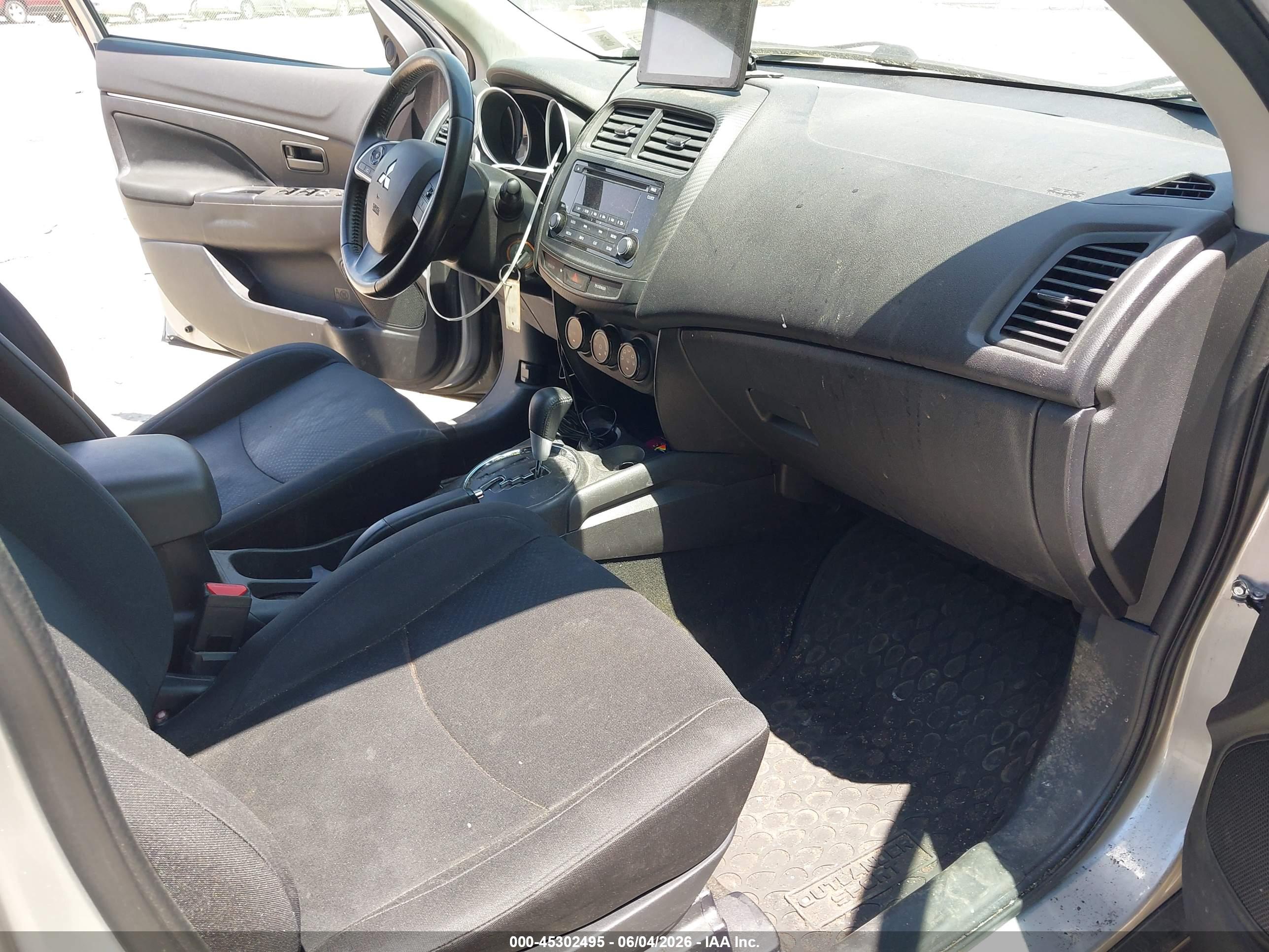 MITSUBISHI OUTLANDER image 5