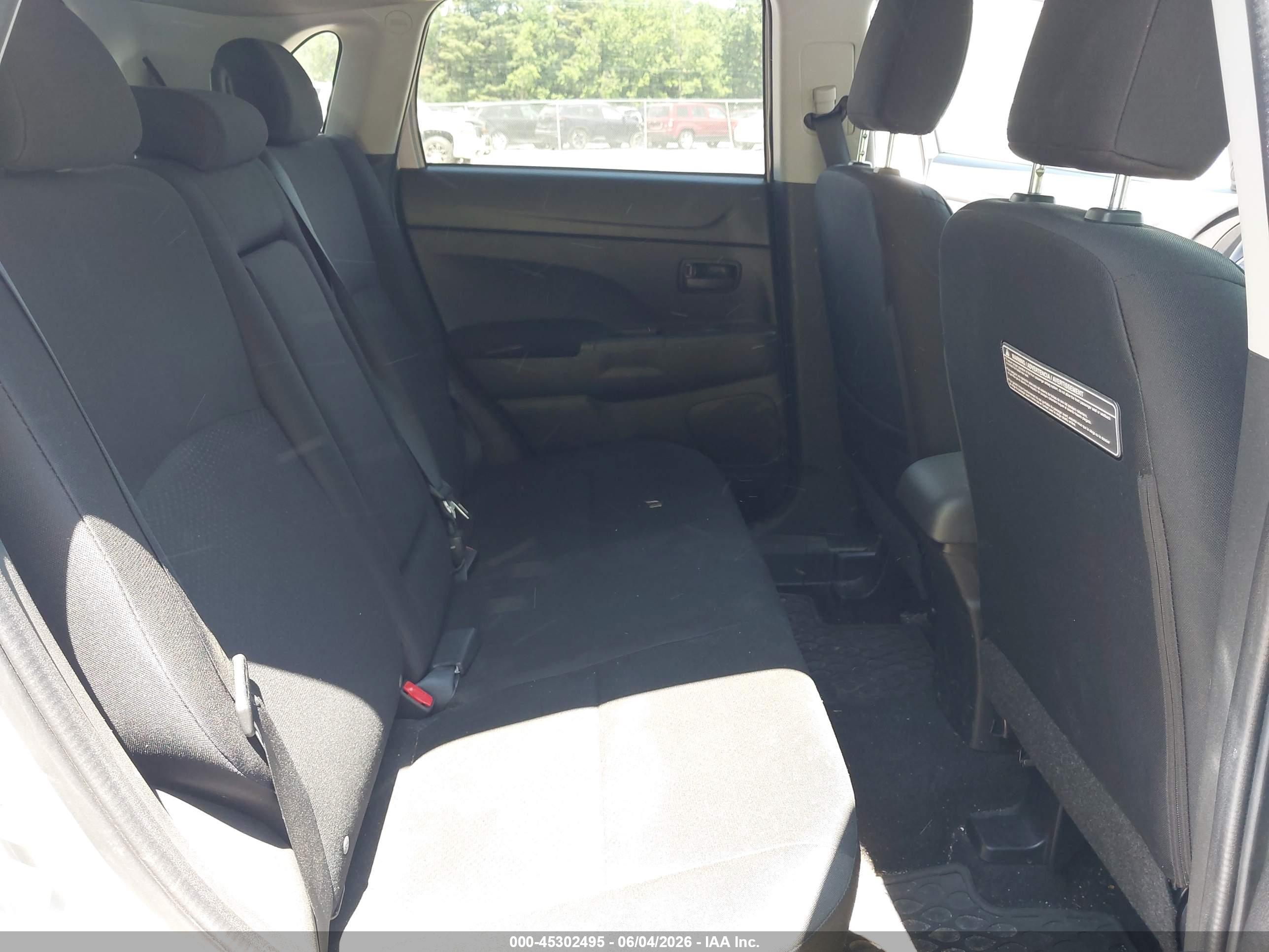 MITSUBISHI OUTLANDER image 8