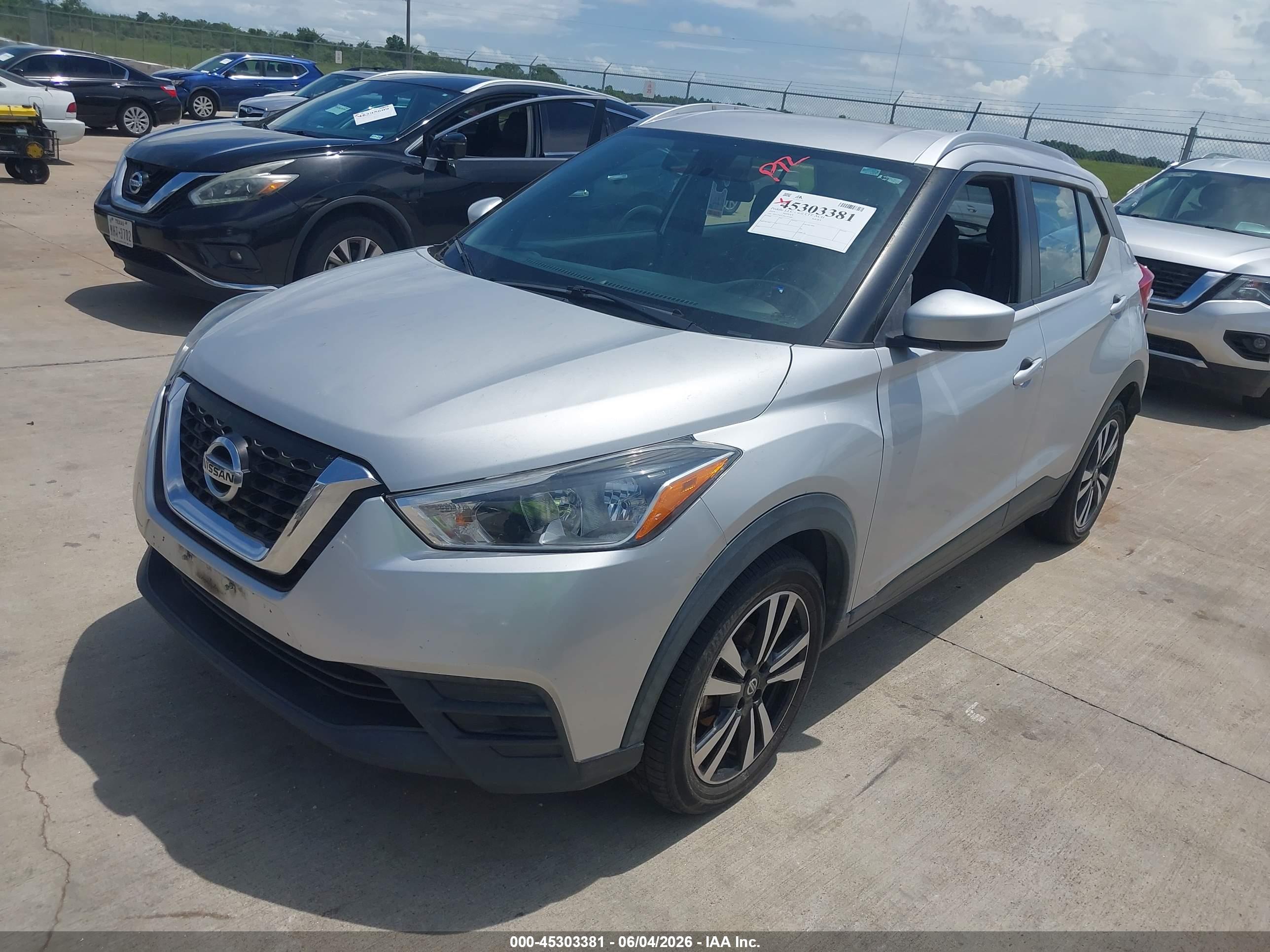 NISSAN KICKS image 2