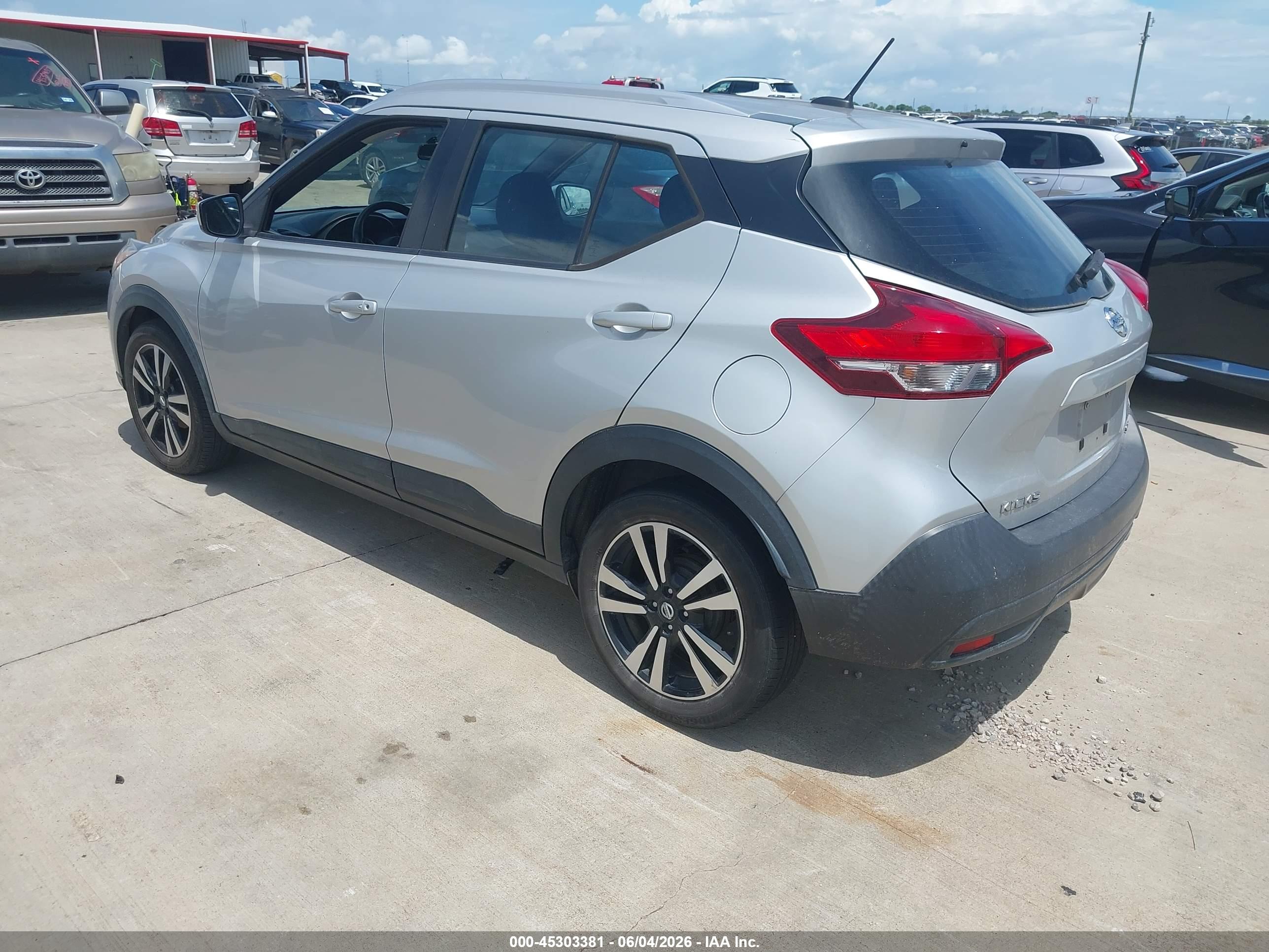 NISSAN KICKS image 3