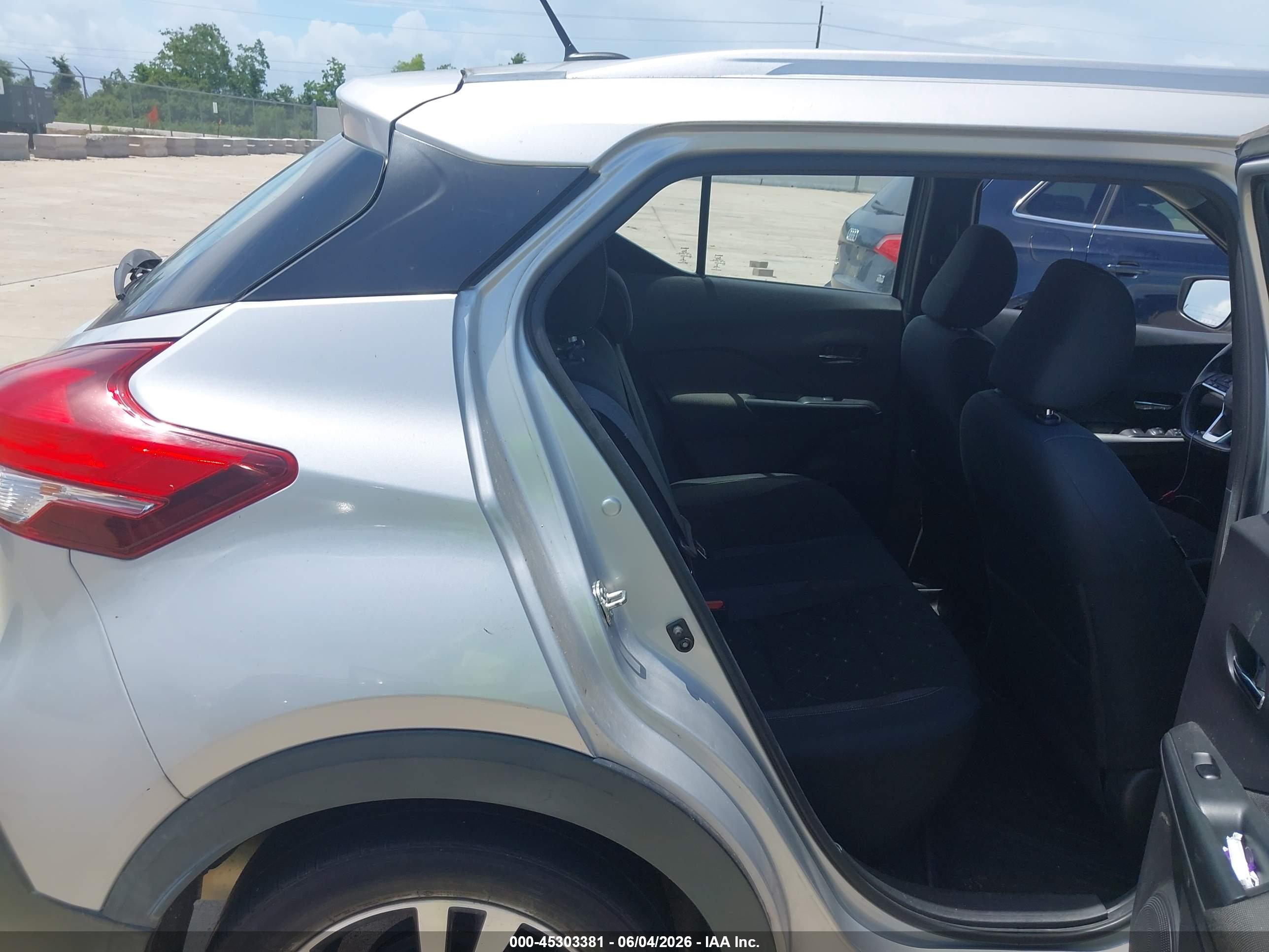 NISSAN KICKS image 8
