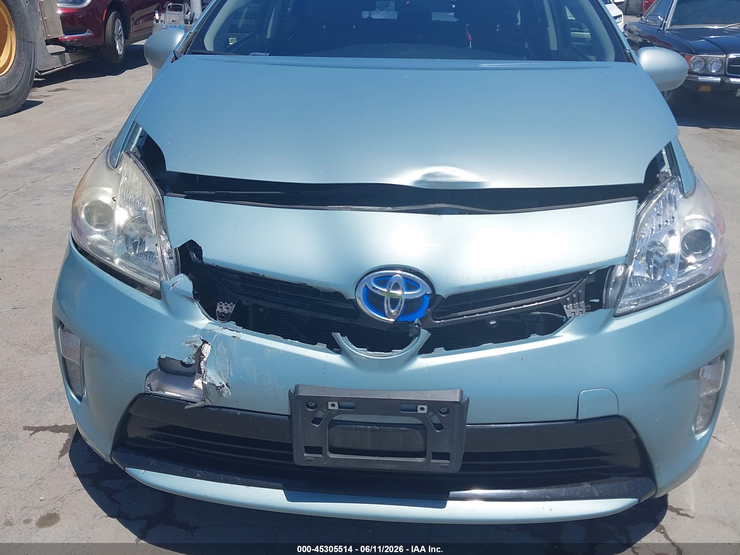 TOYOTA PRIUS image 6