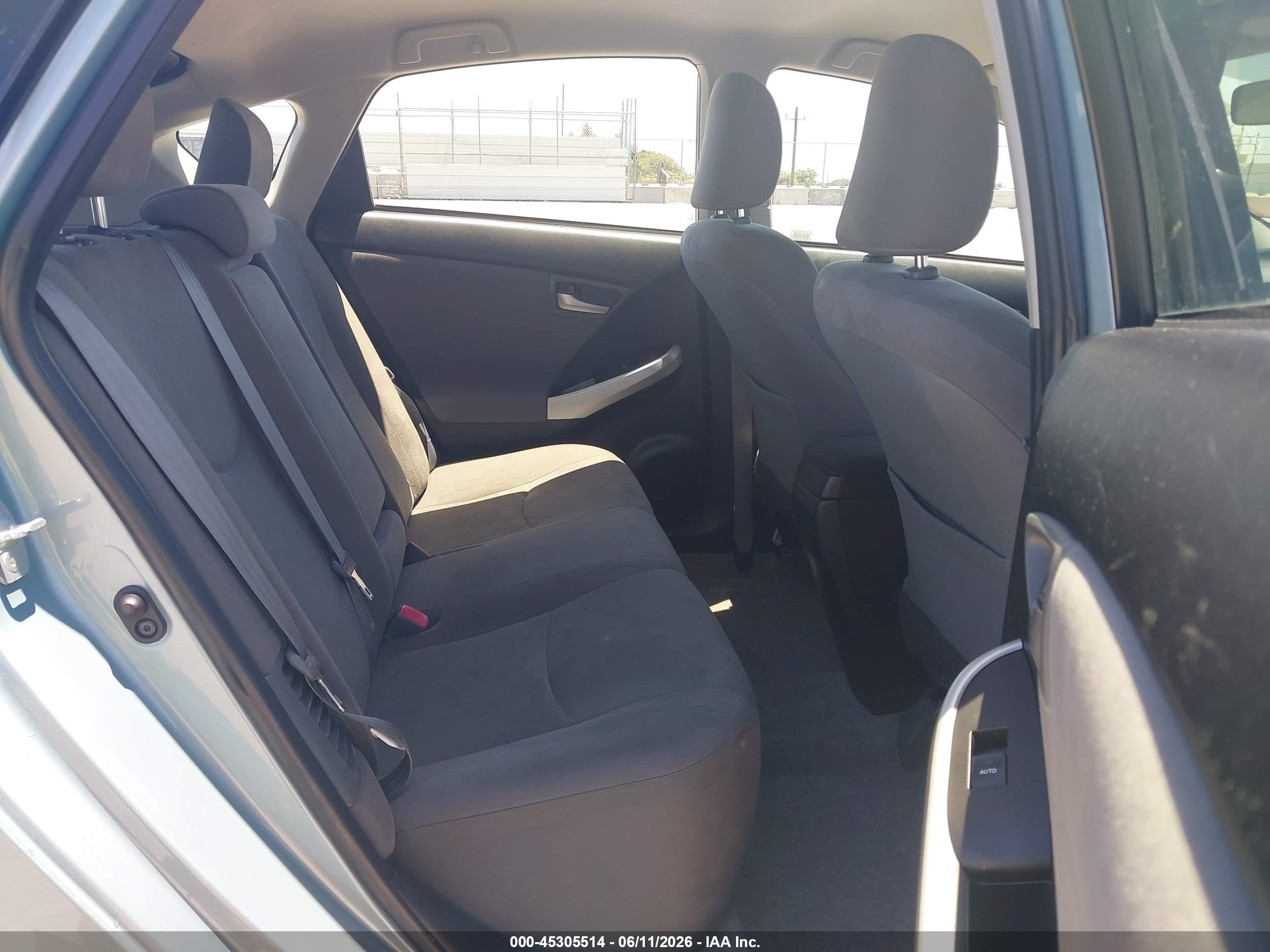 TOYOTA PRIUS image 8