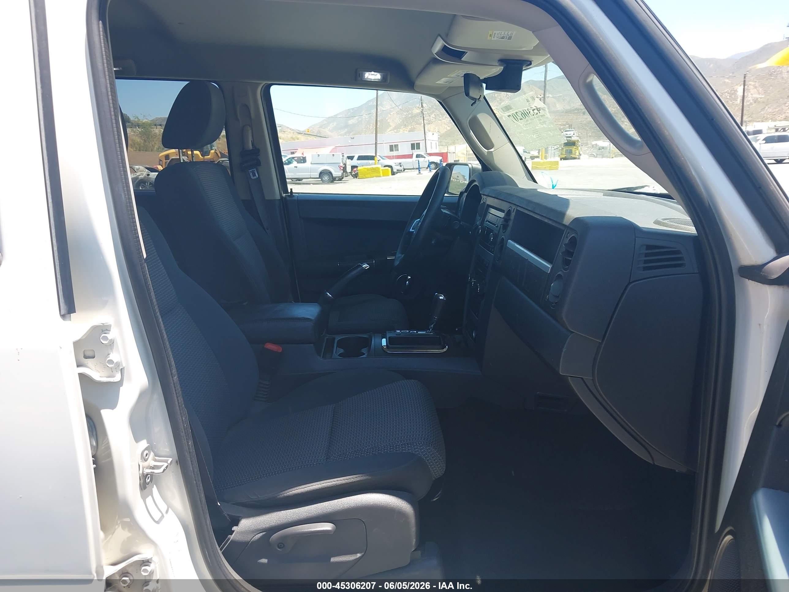 JEEP COMMANDER image 5