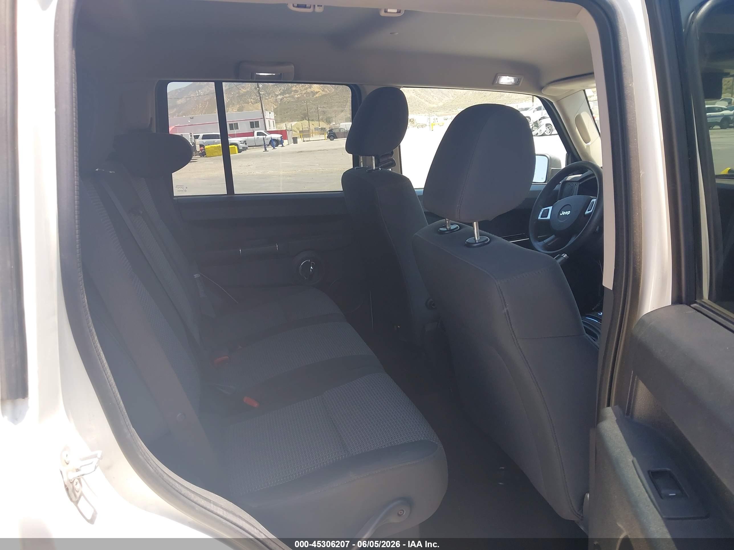 JEEP COMMANDER image 8