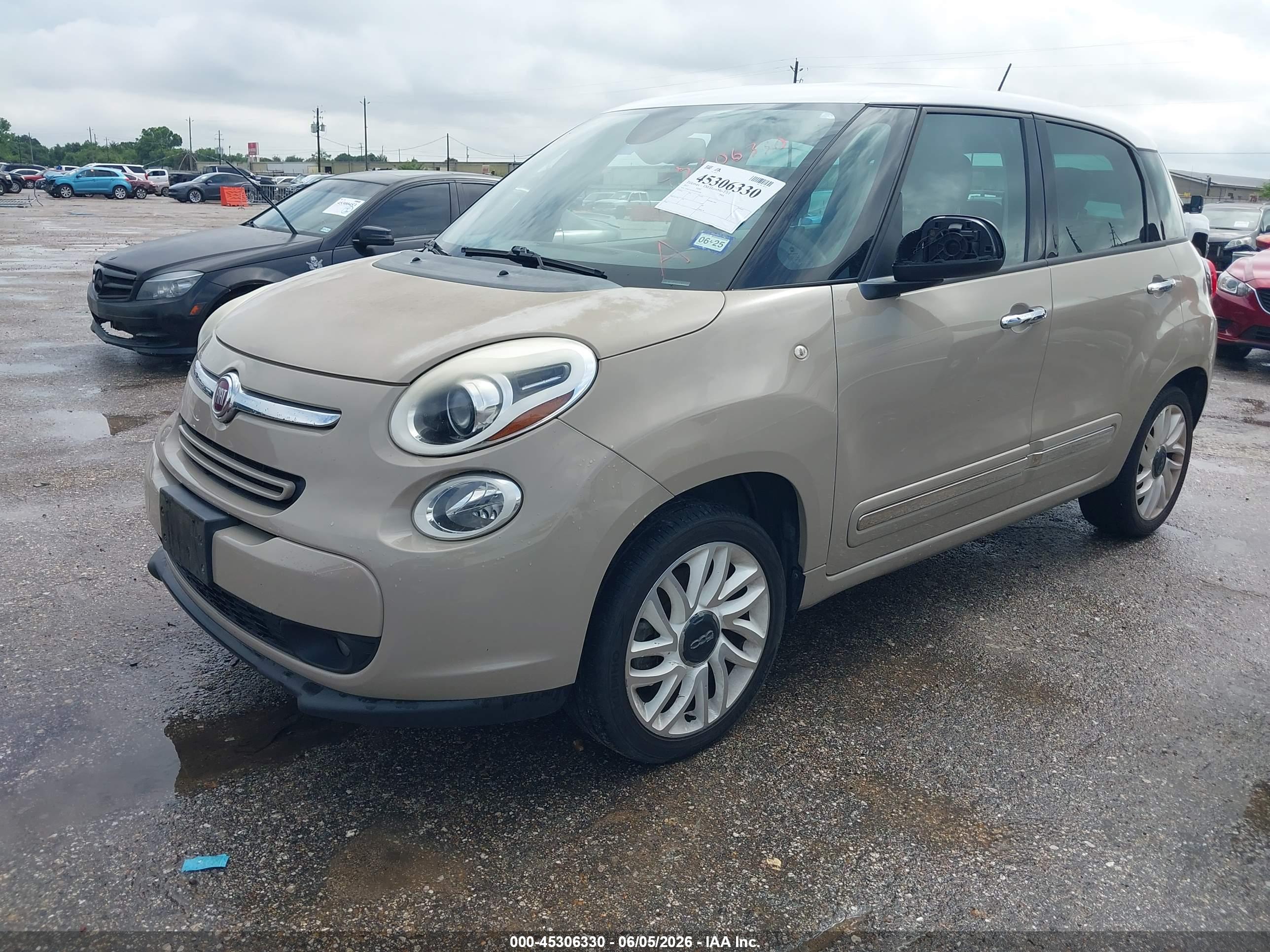 FIAT 500L image 2