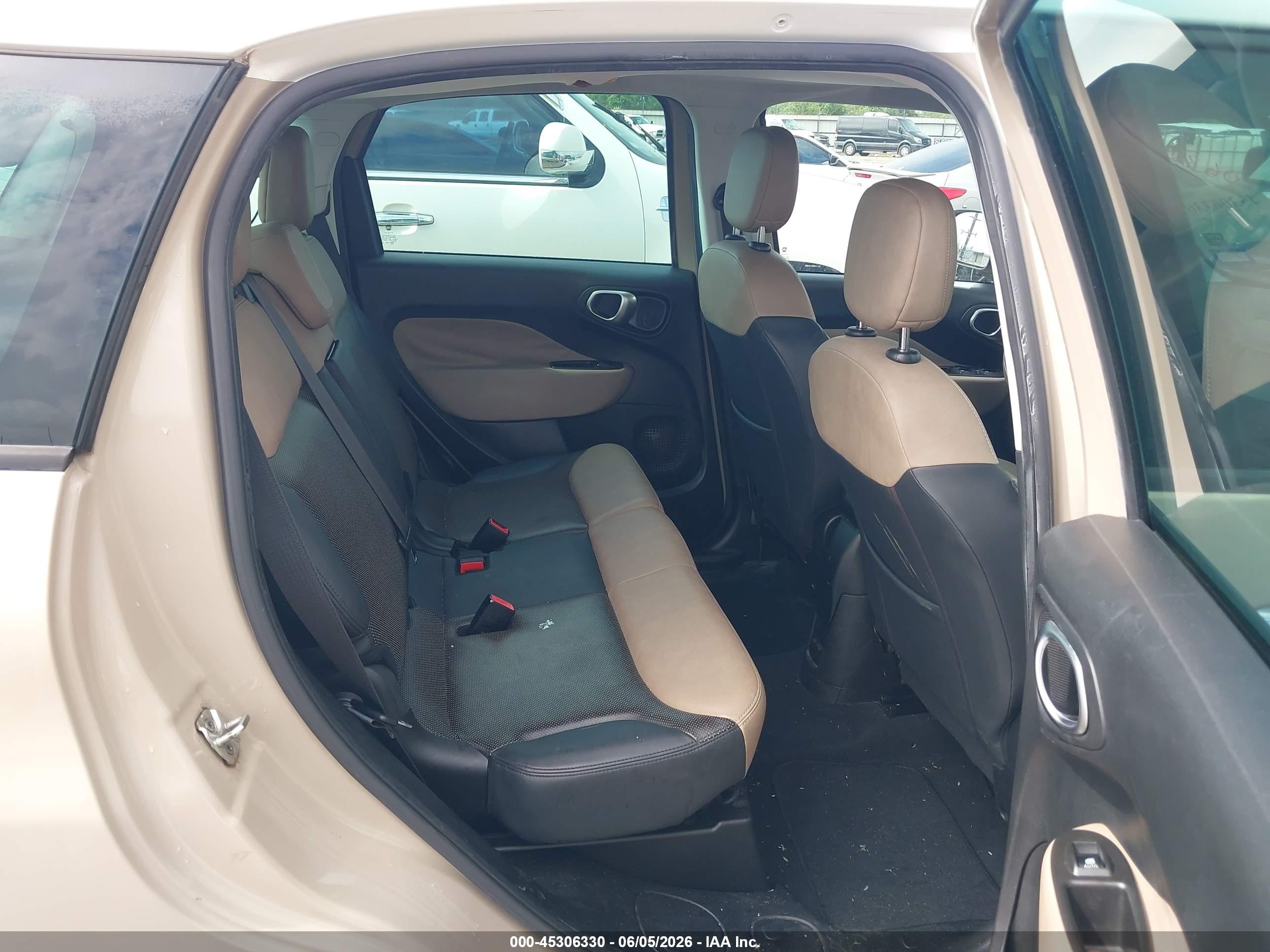 FIAT 500L image 8