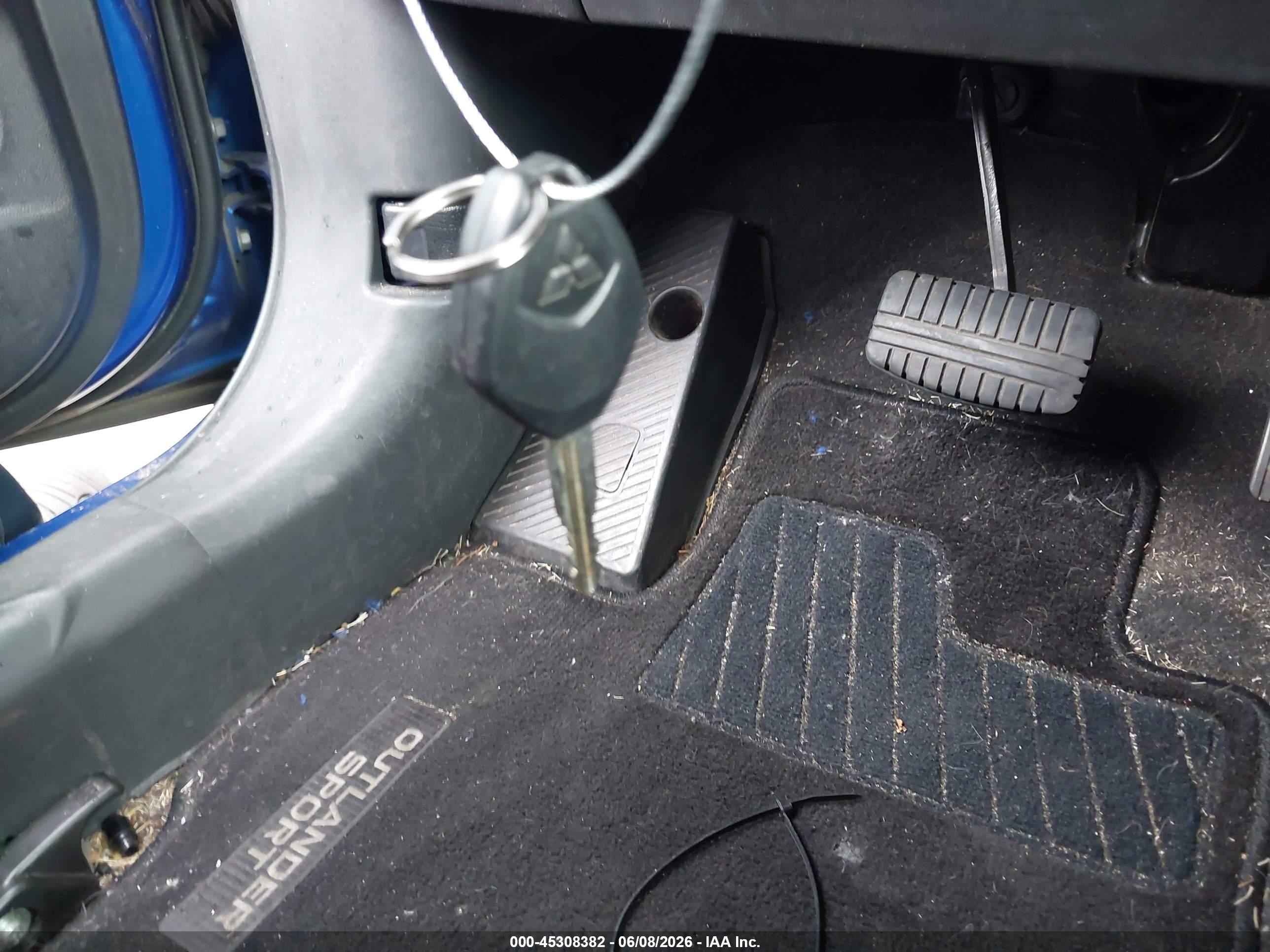 MITSUBISHI OUTLANDER image 11