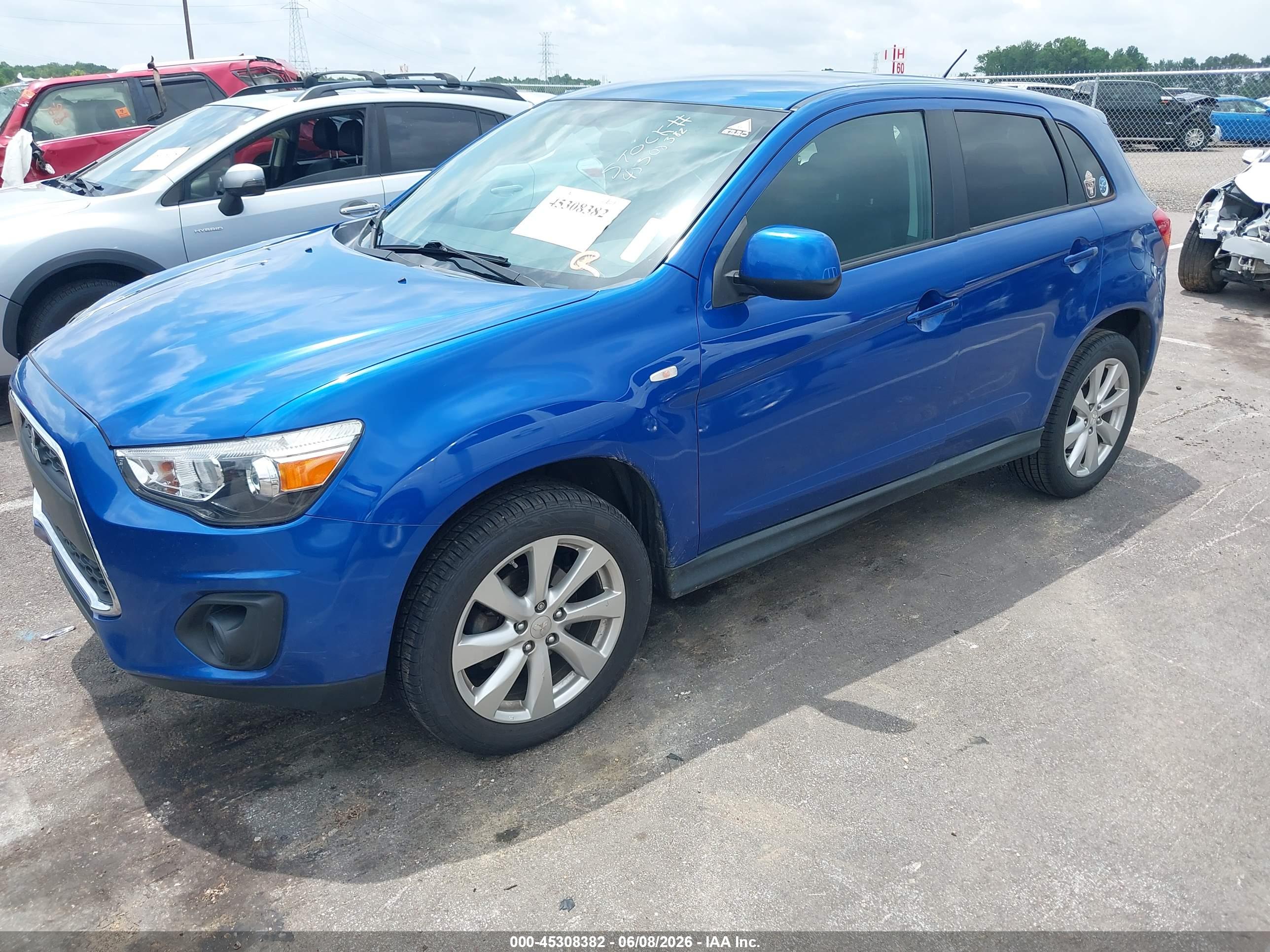 MITSUBISHI OUTLANDER image 2