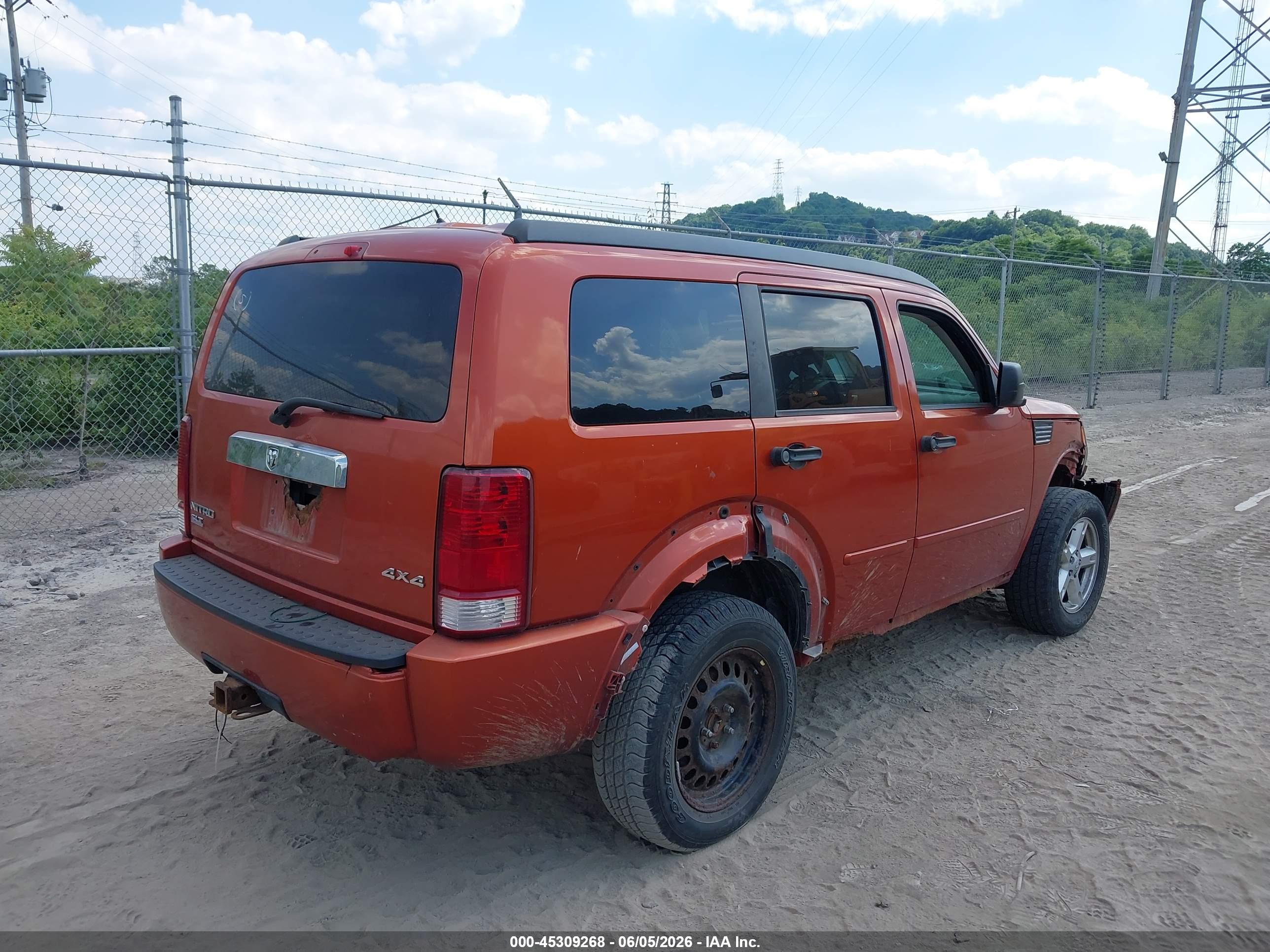 DODGE NITRO image 4