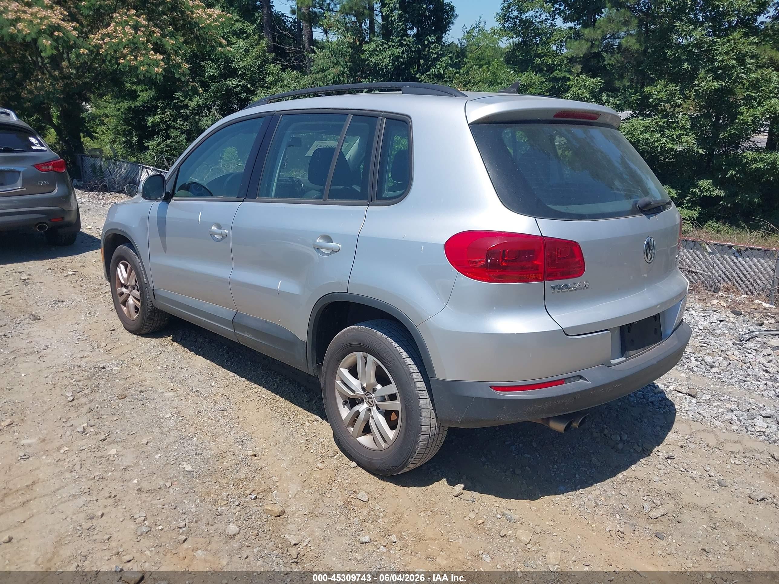 VOLKSWAGEN TIGUAN image 3