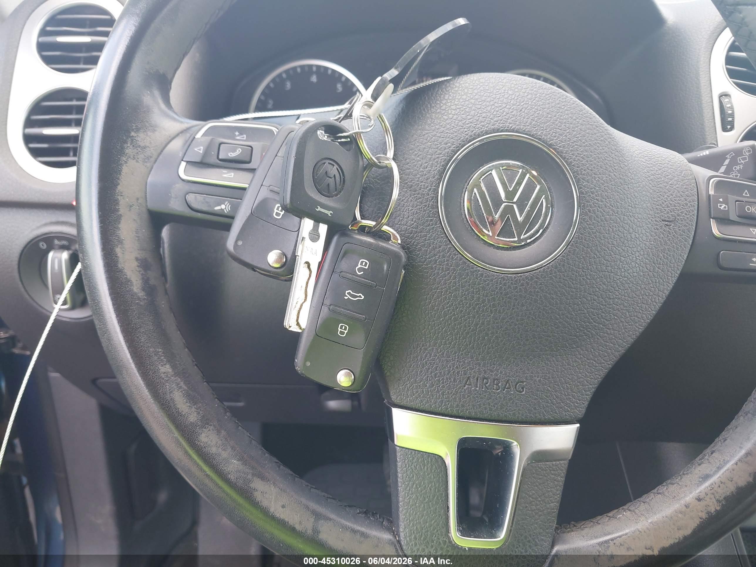 VOLKSWAGEN TIGUAN image 11