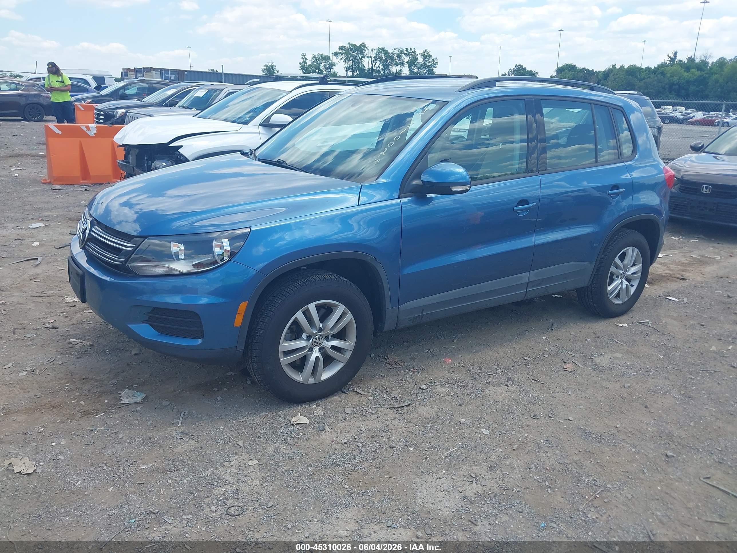 VOLKSWAGEN TIGUAN image 2